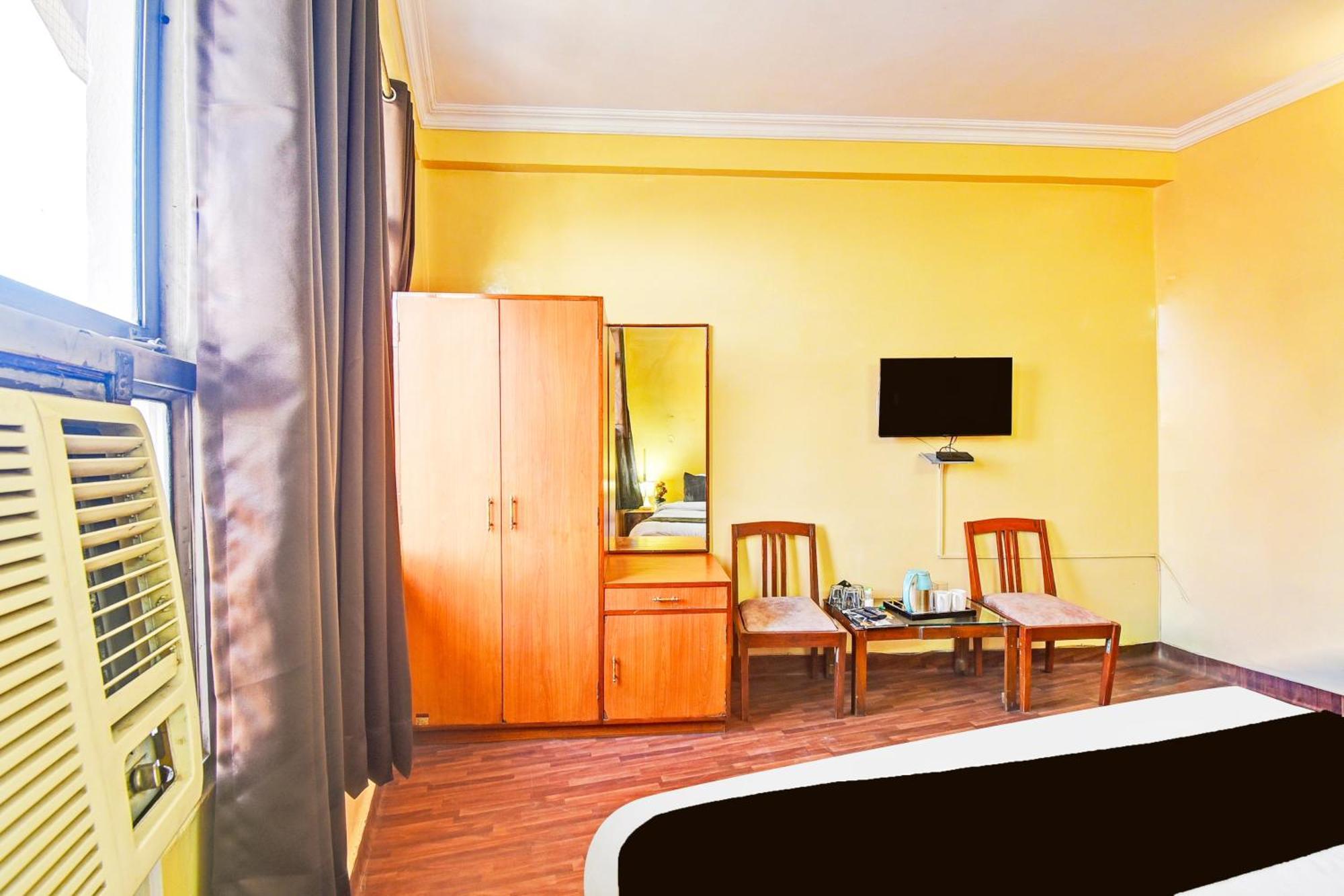 Hotel Super Collection O Hathroi Market Near Dhuleshwar Garden Formerly Rishi *
