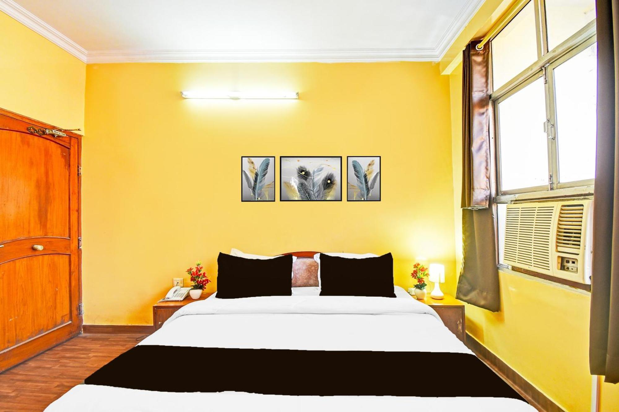 Hotel Super Collection O Hathroi Market Near Dhuleshwar Garden Formerly Rishi