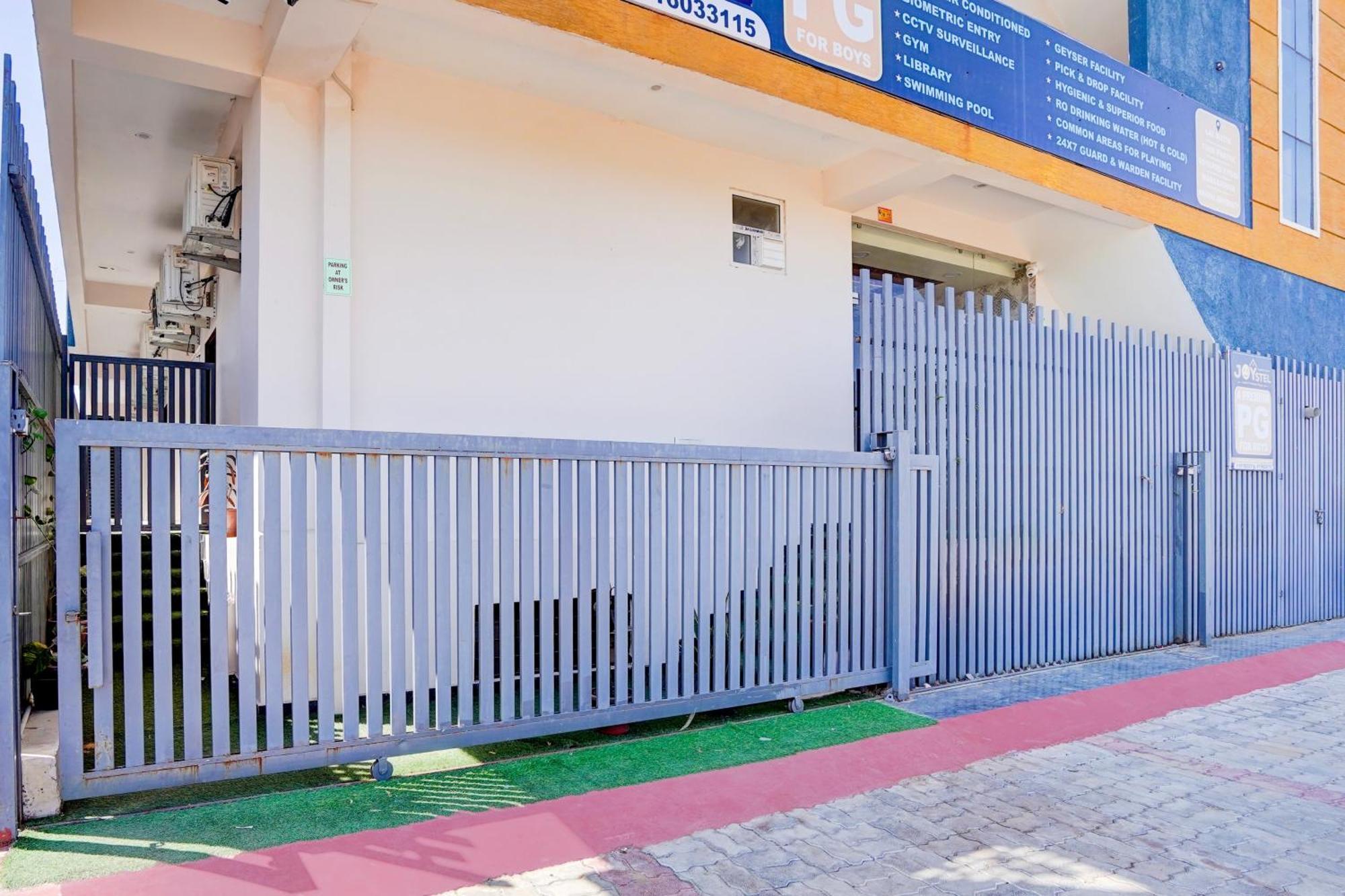 Super Townhouse Vasundra Nagar Formerly Joystel * Dahmi