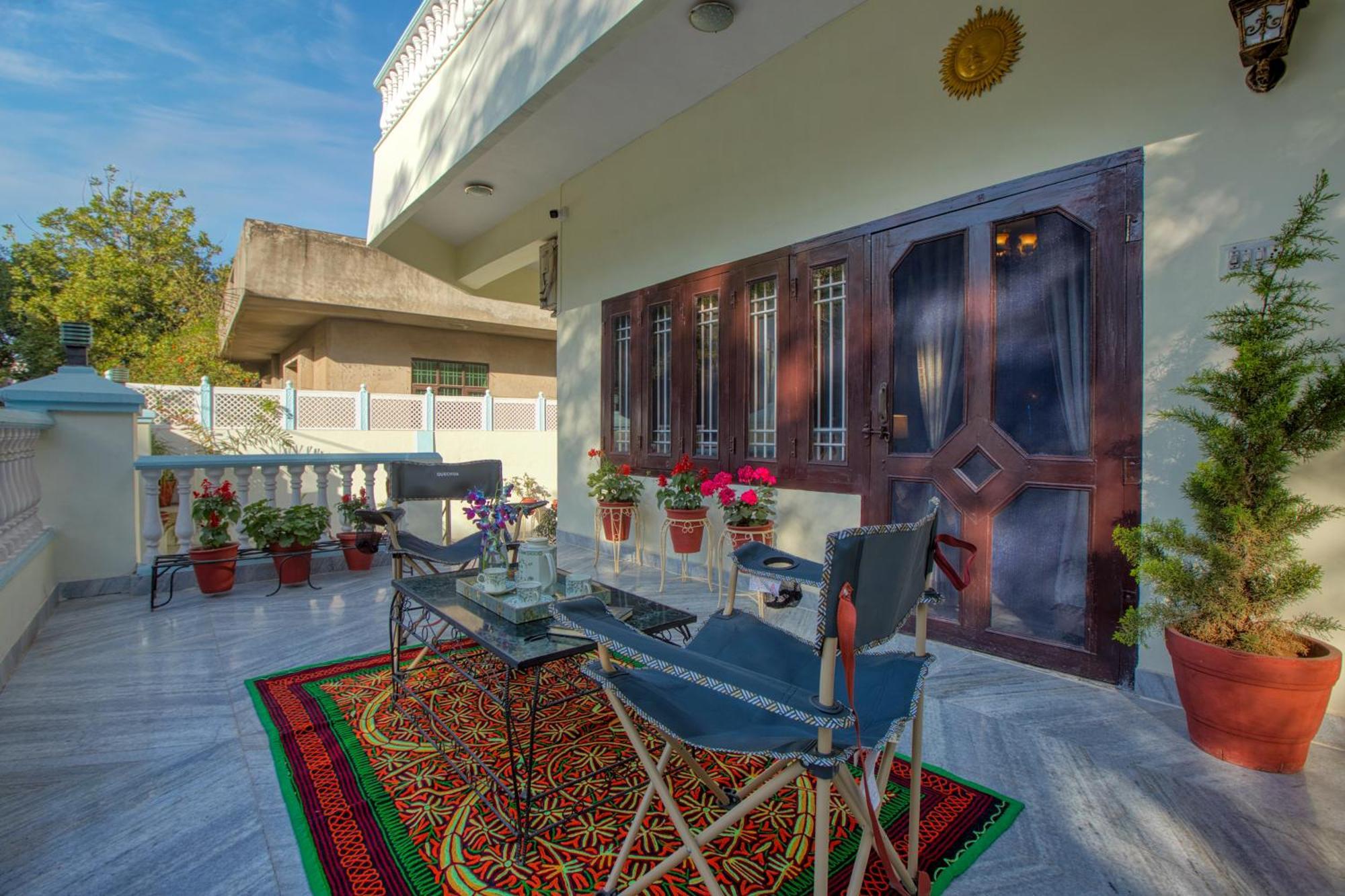 Pilot's Lounge Villa
