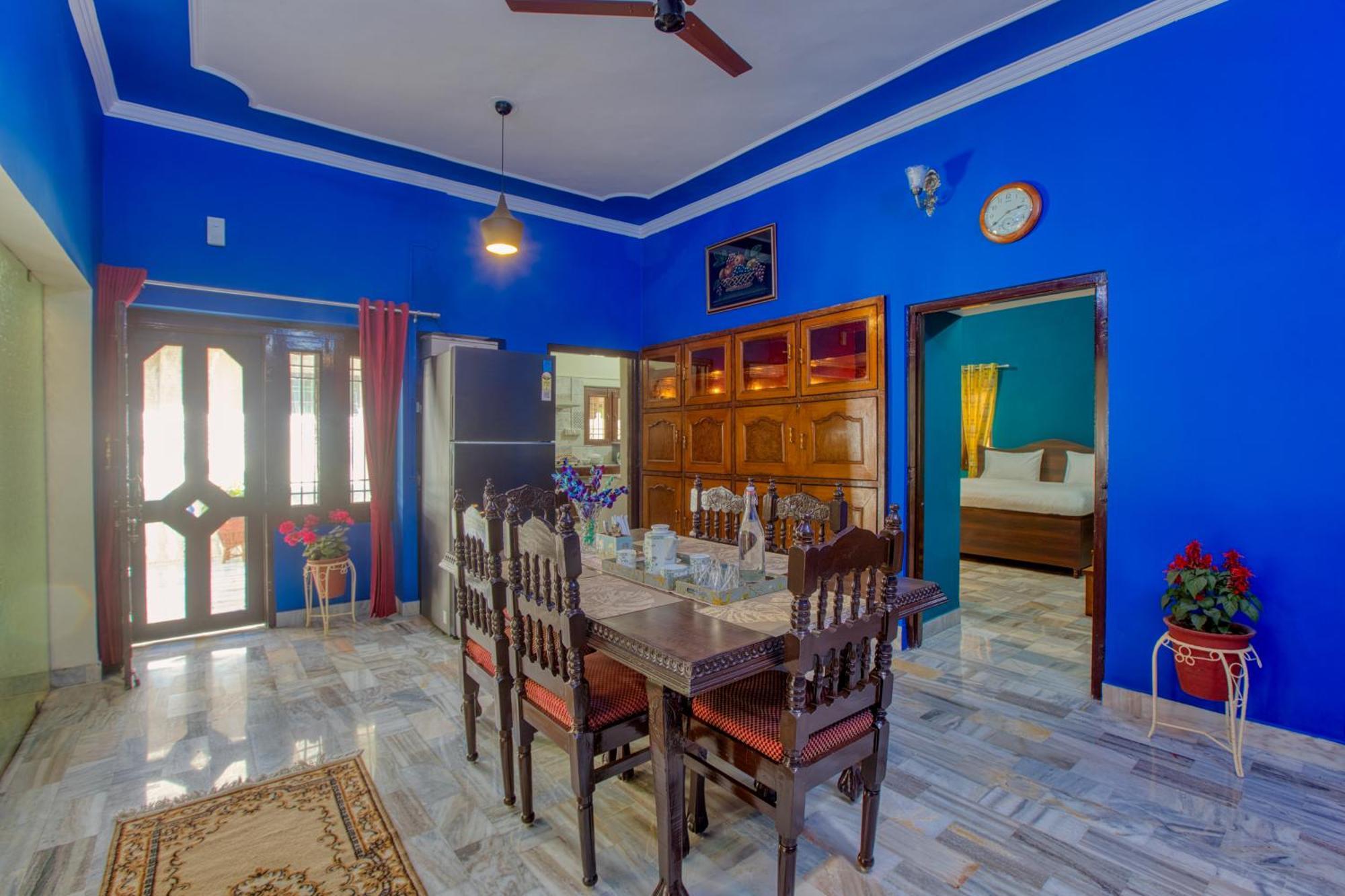 Villa Pilot's Lounge