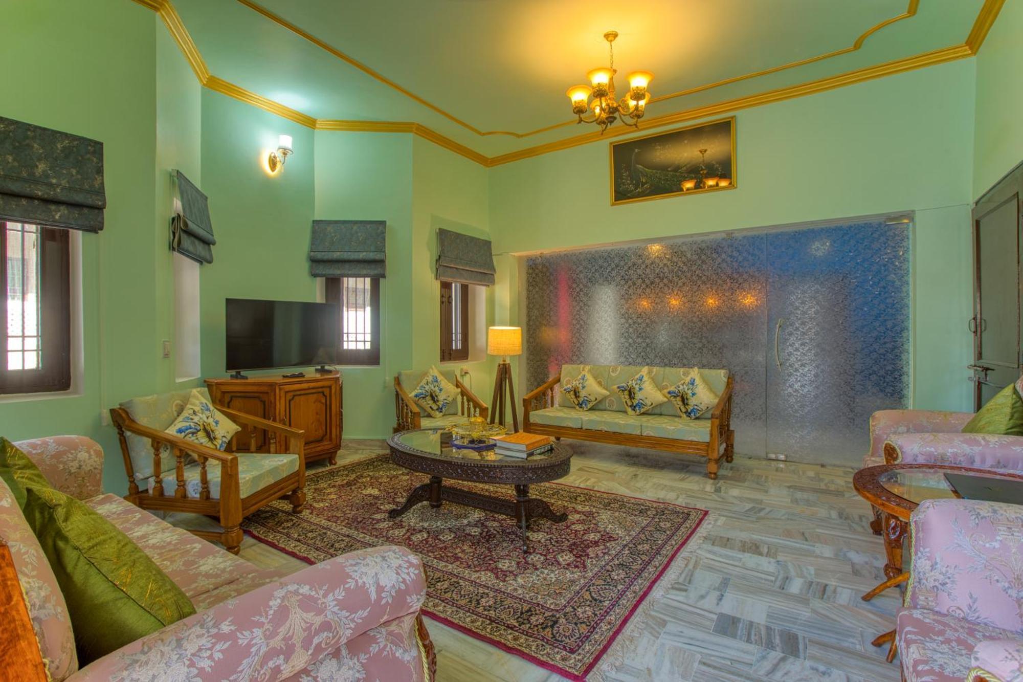 Pilot's Lounge Villa
