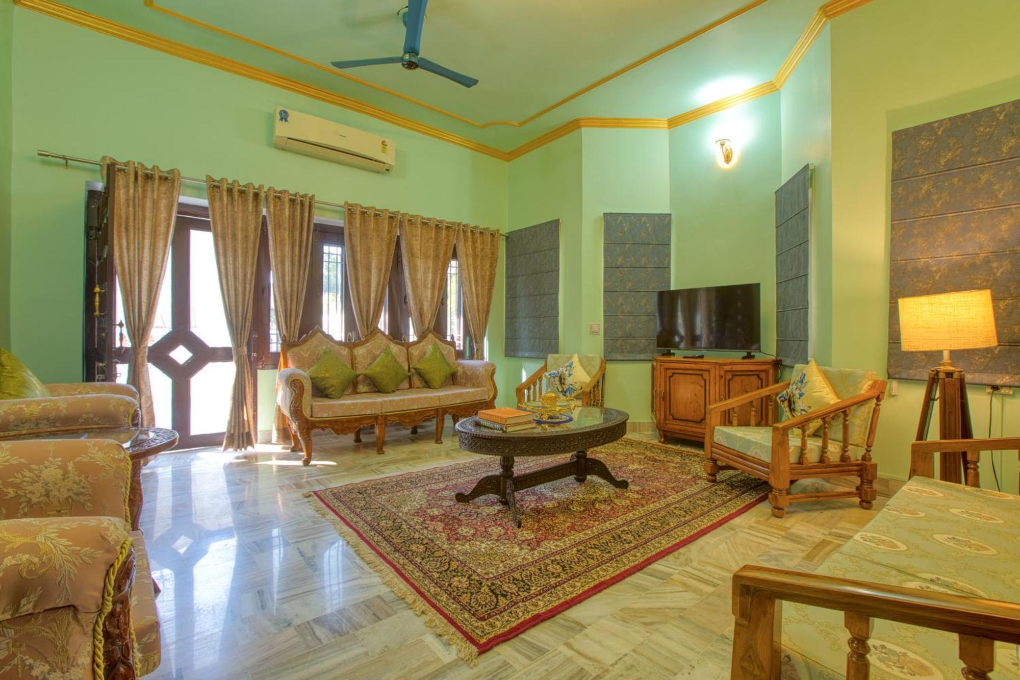 Pilot's Lounge Villa