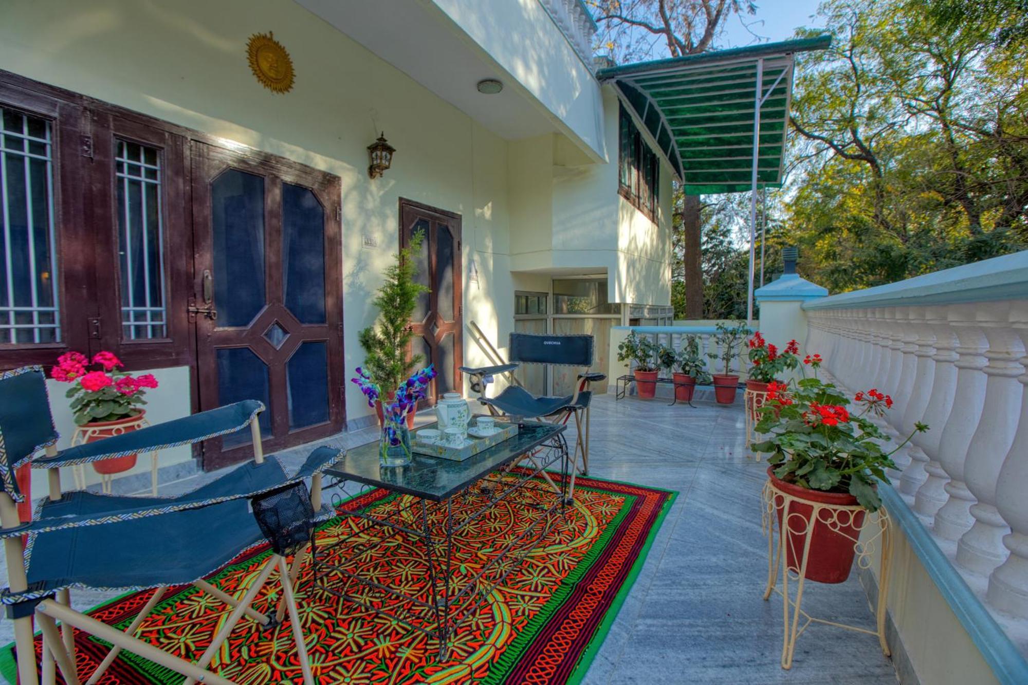 Pilot's Lounge Villa *