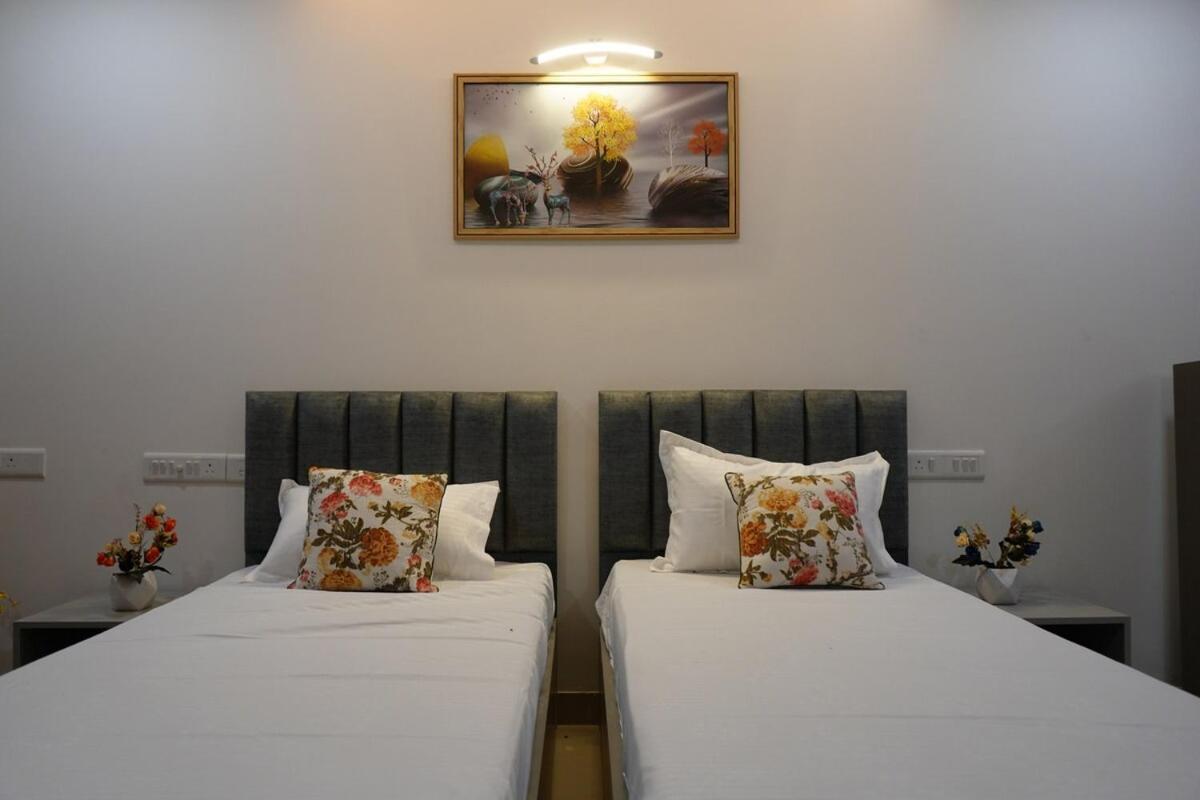 Solitaire By Black Tie Apartment *