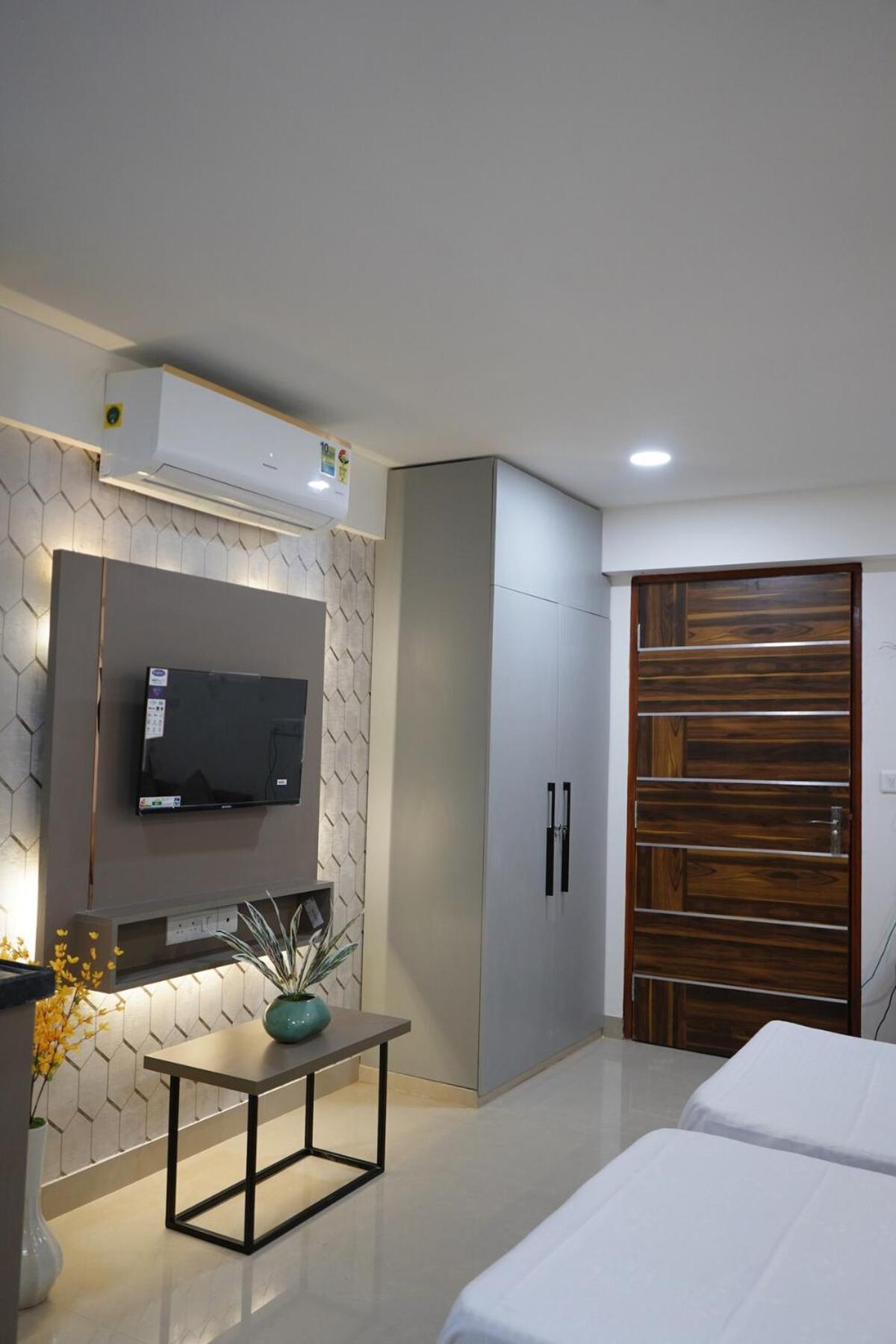Solitaire By Black Tie Apartment