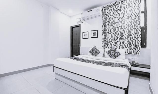 Hotel Fabhotel Rushank Residency