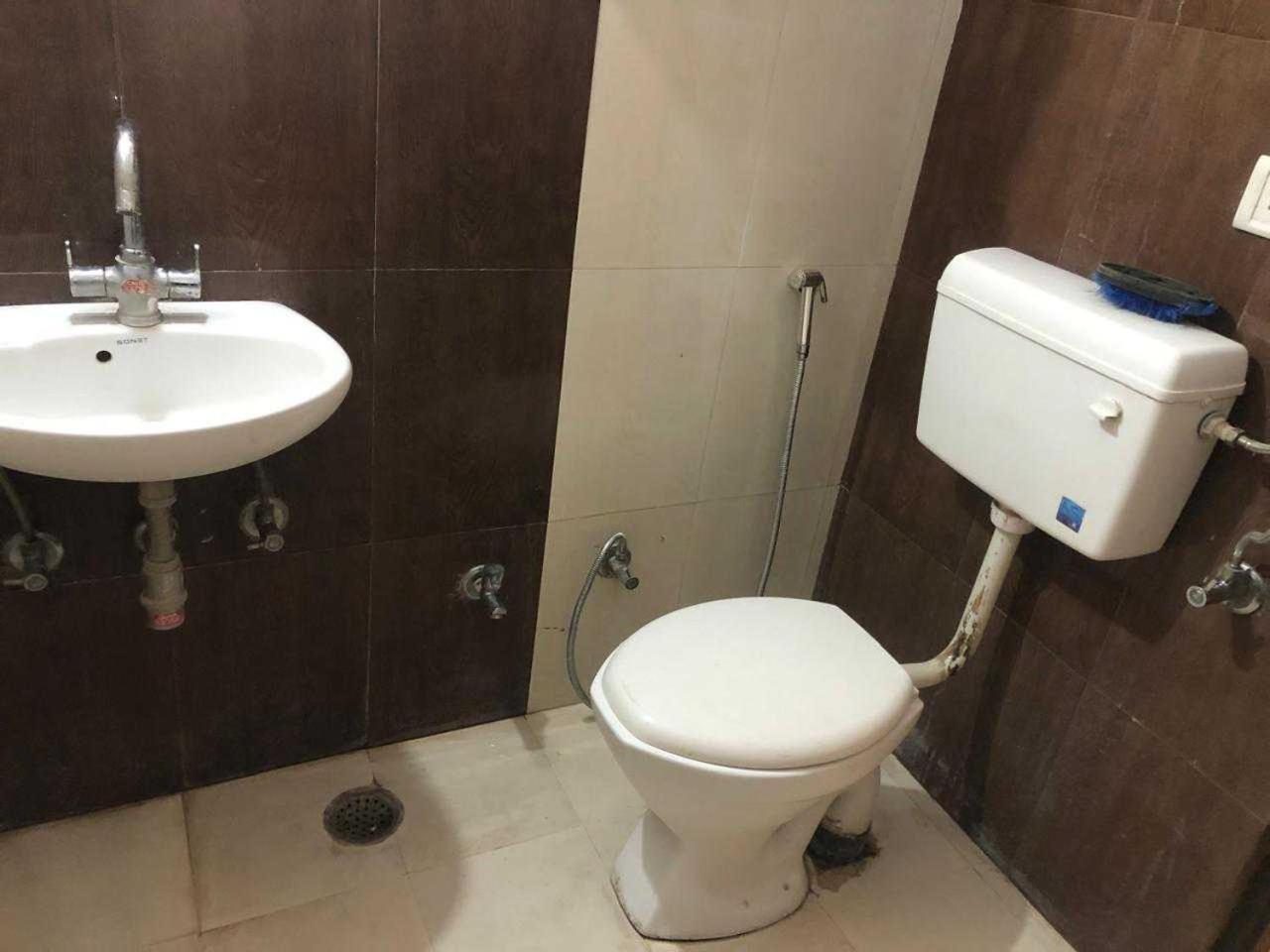 Hotel O Dahmi Kalan Near Manipal Jaipur