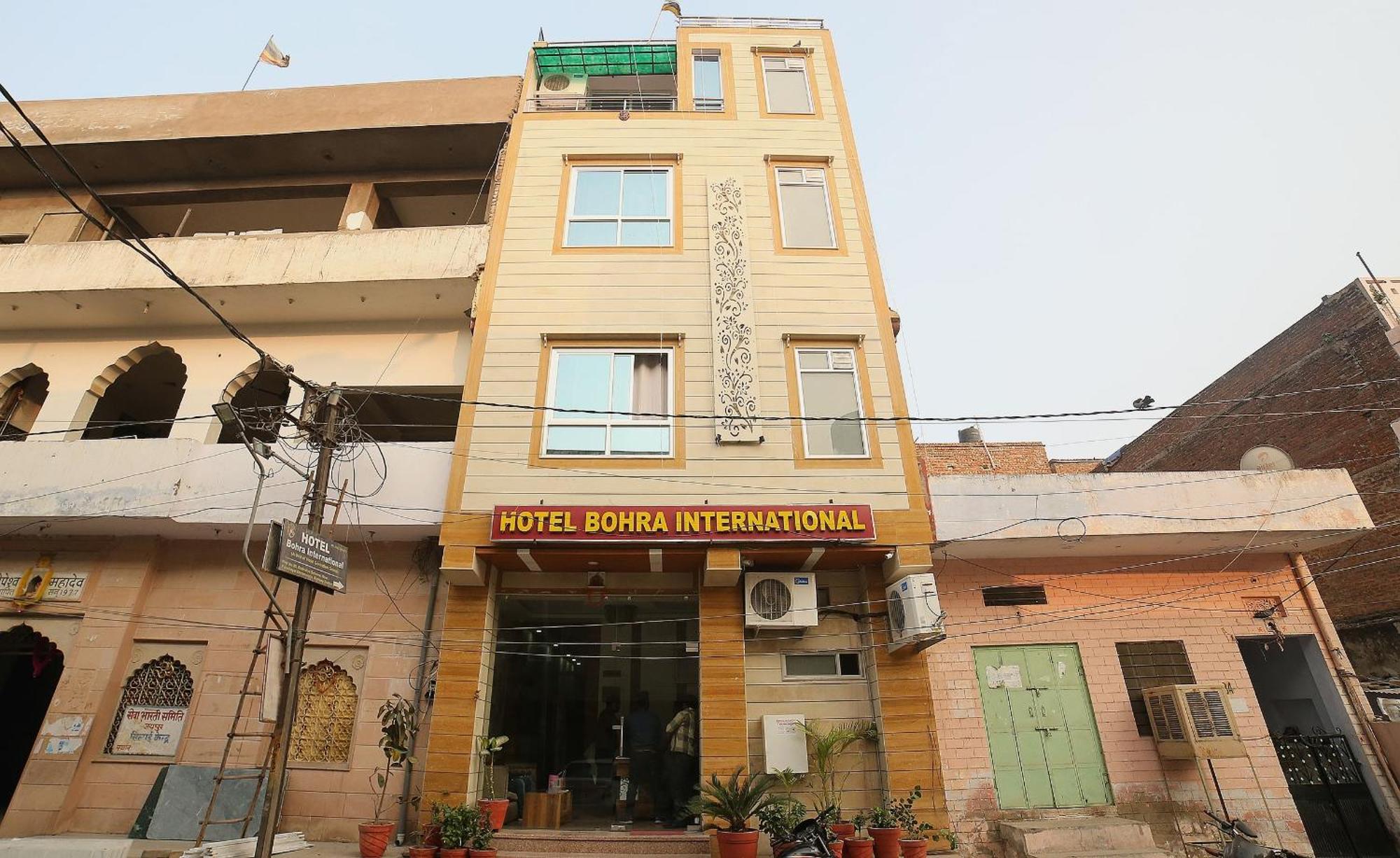 Hotel O Jai Ambay International 3*