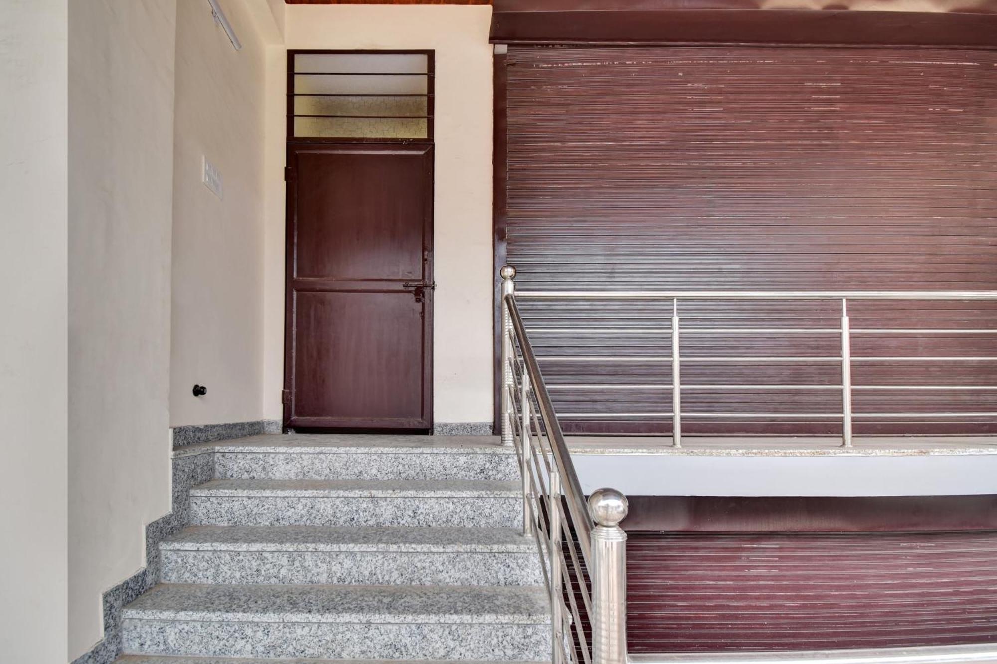 O Prateek Hotel