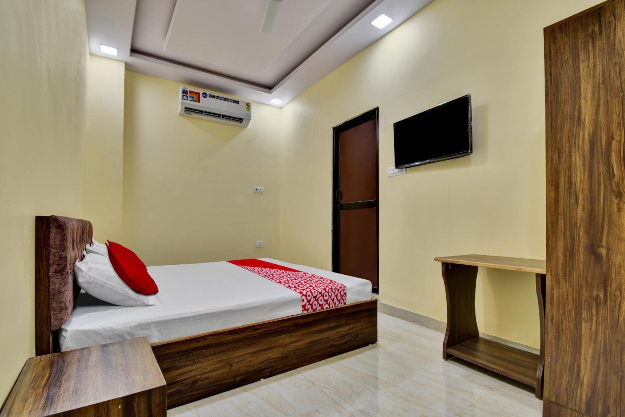 Hotel O Prateek 3*