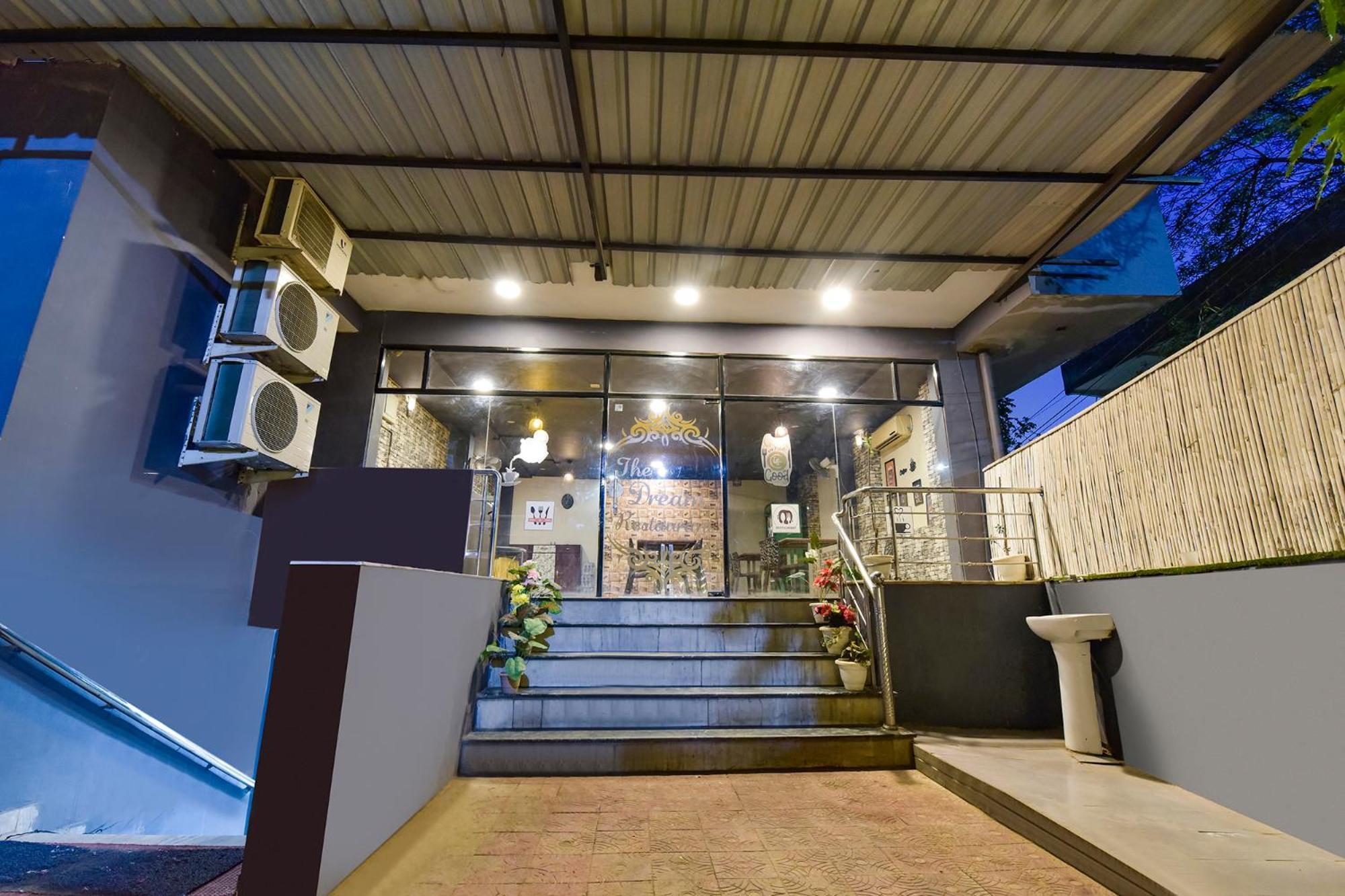 Fabhotel Dream Palace