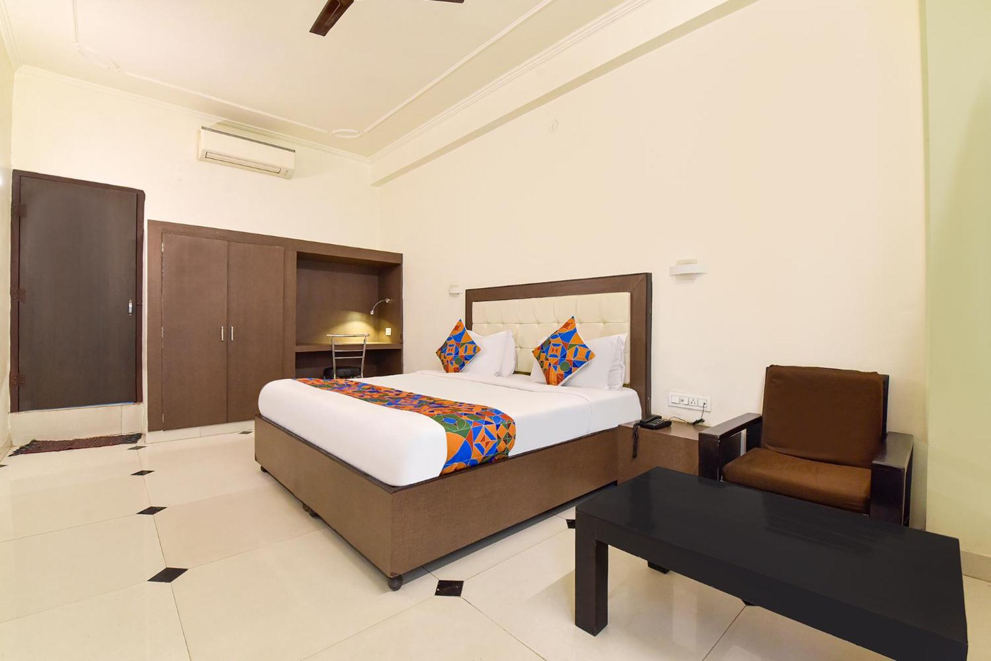 Hotel Fabhotel Dream Palace 3*