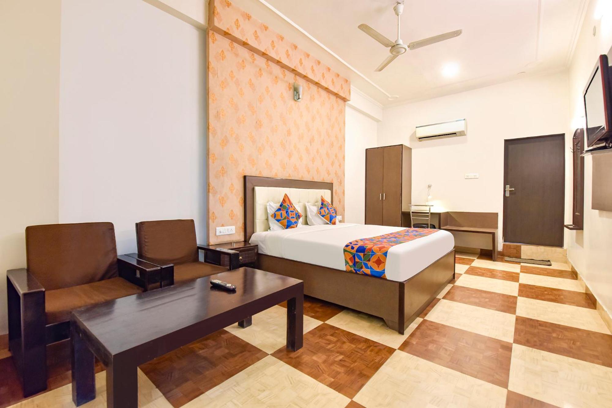 Hotel Fabhotel Dream Palace 3*