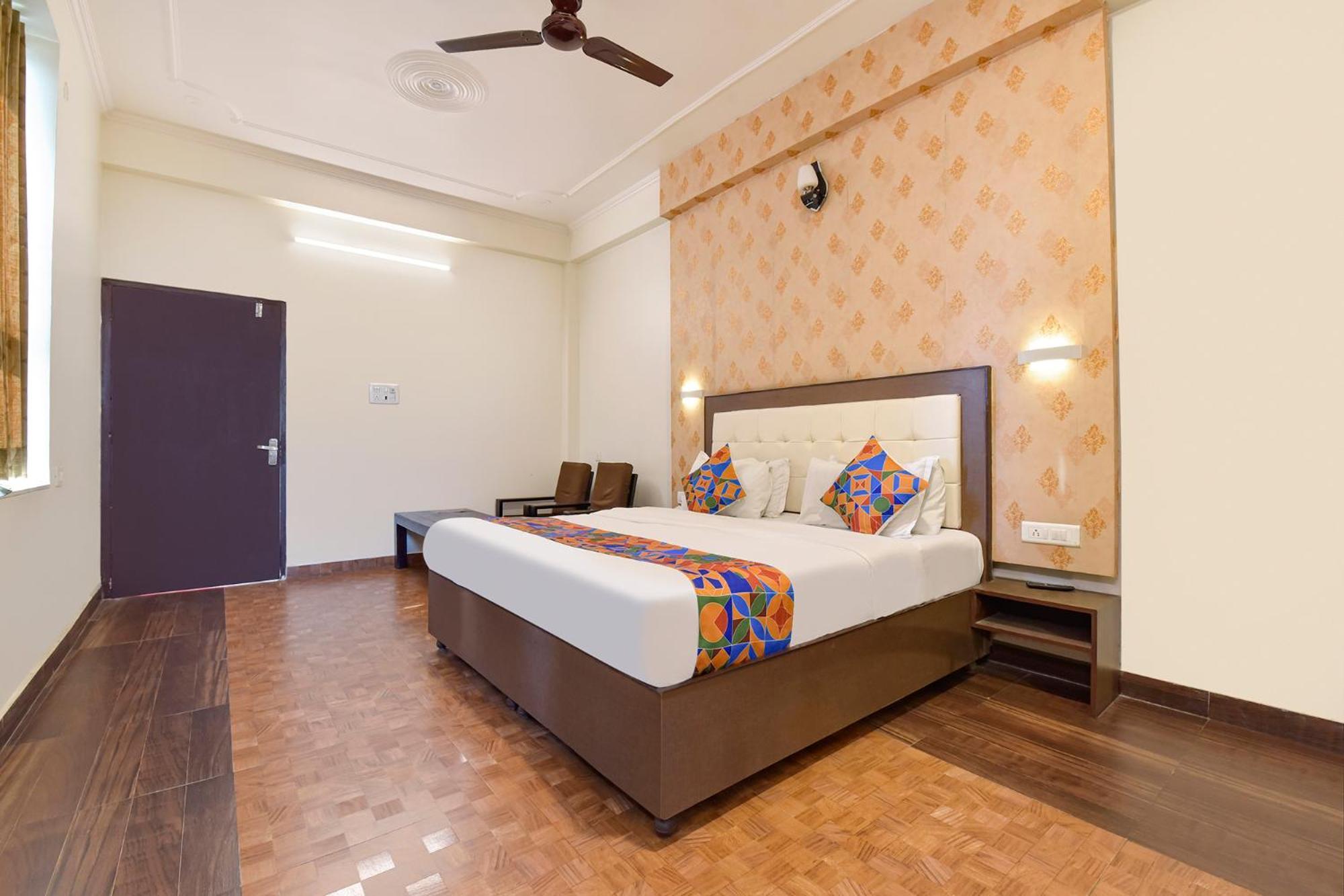 Fabhotel Dream Palace 3*