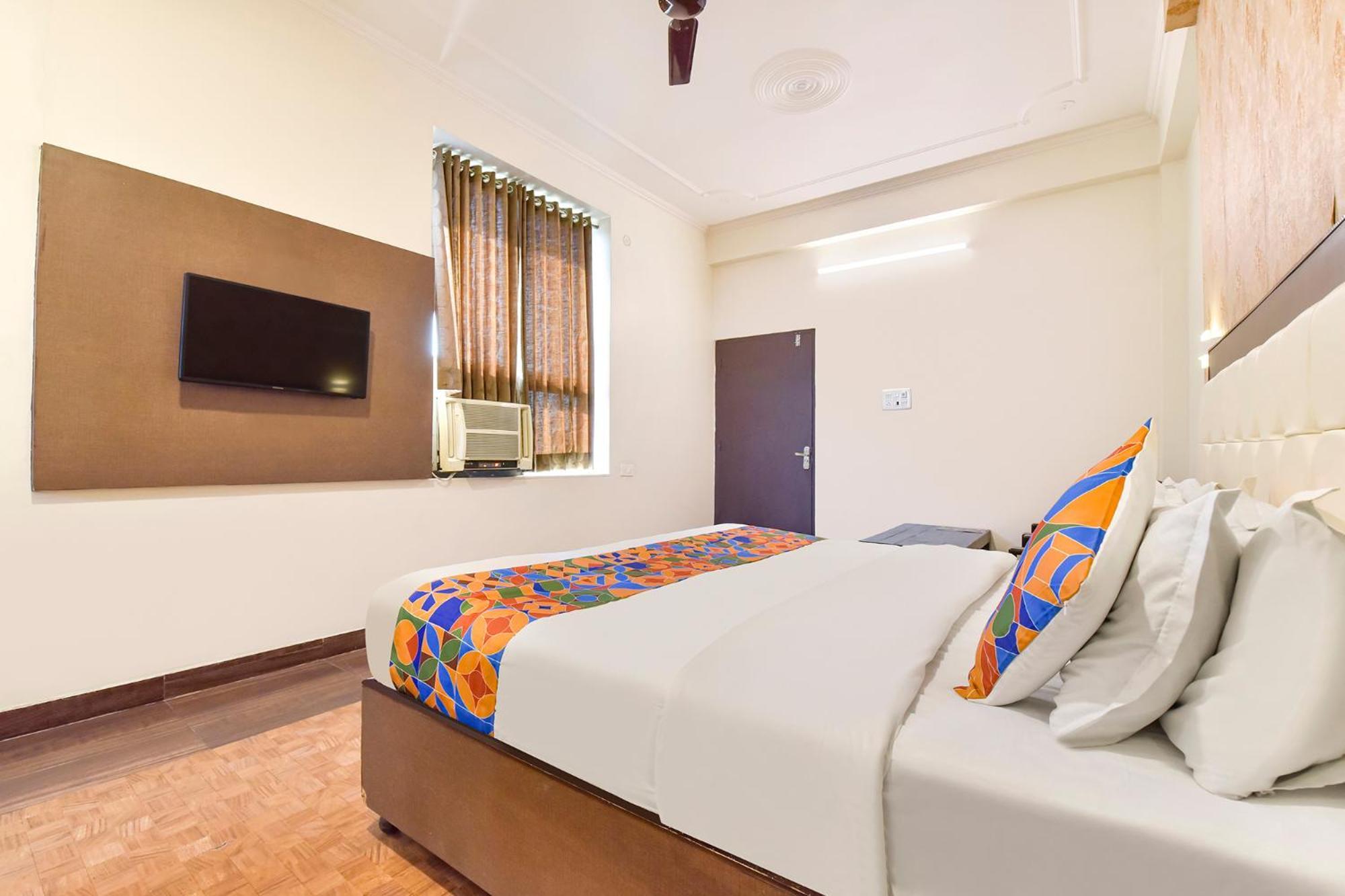 Fabhotel Dream Palace