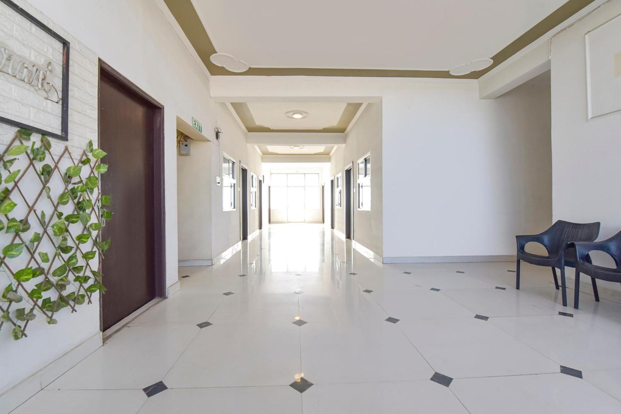 Fabhotel Dream Palace Hotel