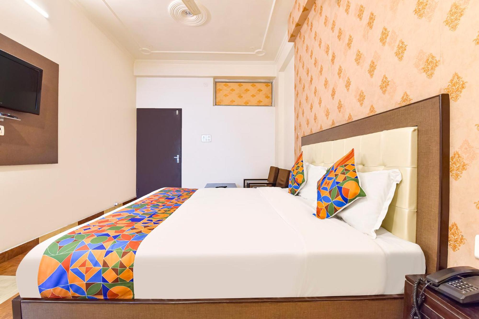 Hotel Fabhotel Dream Palace