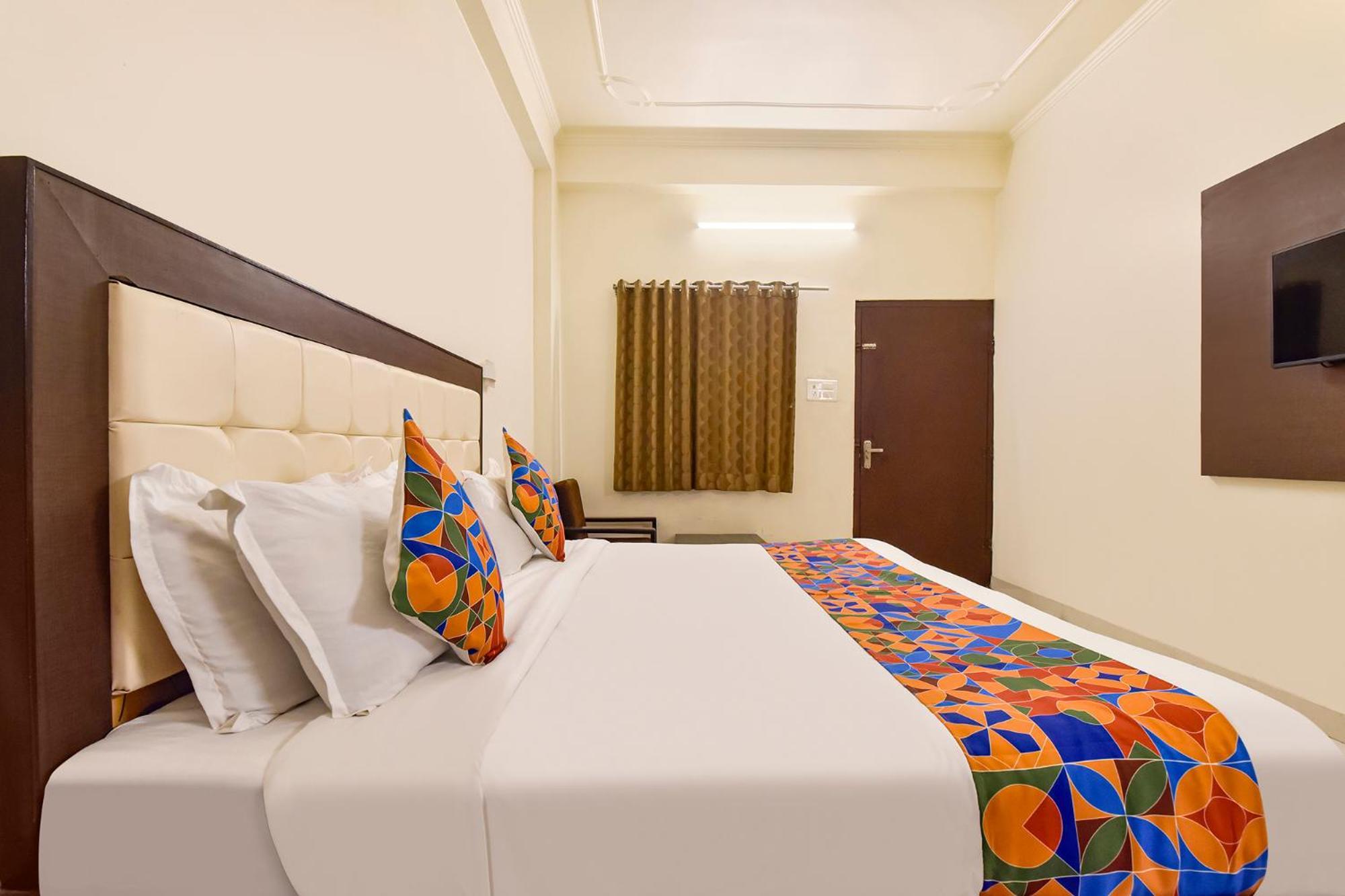 Hotel Fabhotel Dream Palace 3*