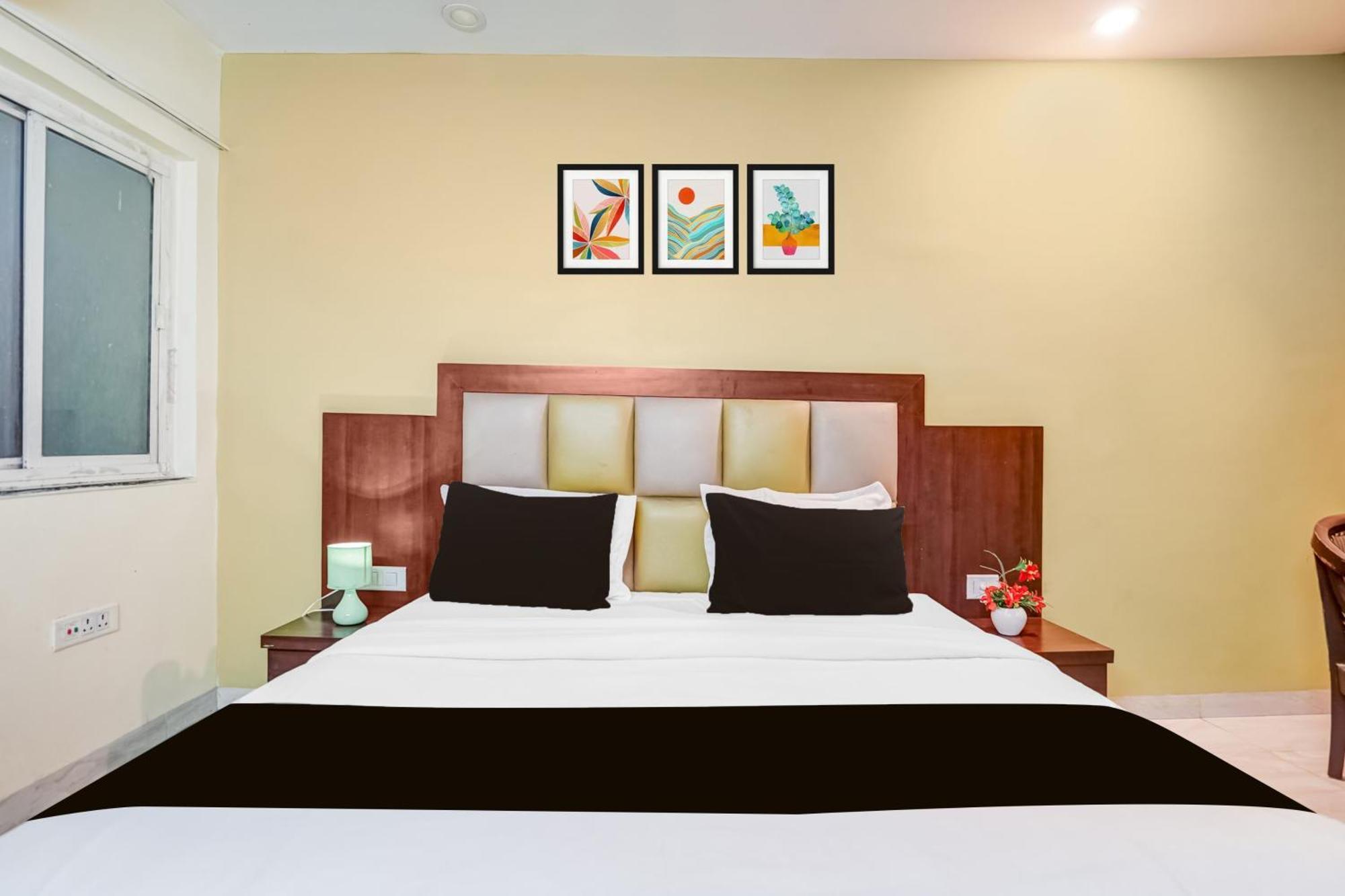 Super Townhouse Sikar Road Formerly Aroma *
