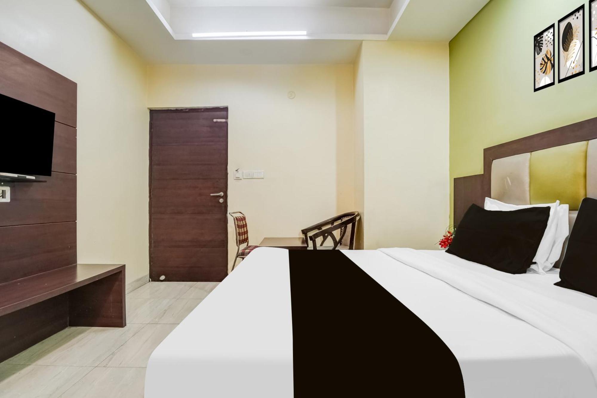 Super Townhouse Sikar Road Formerly Aroma
