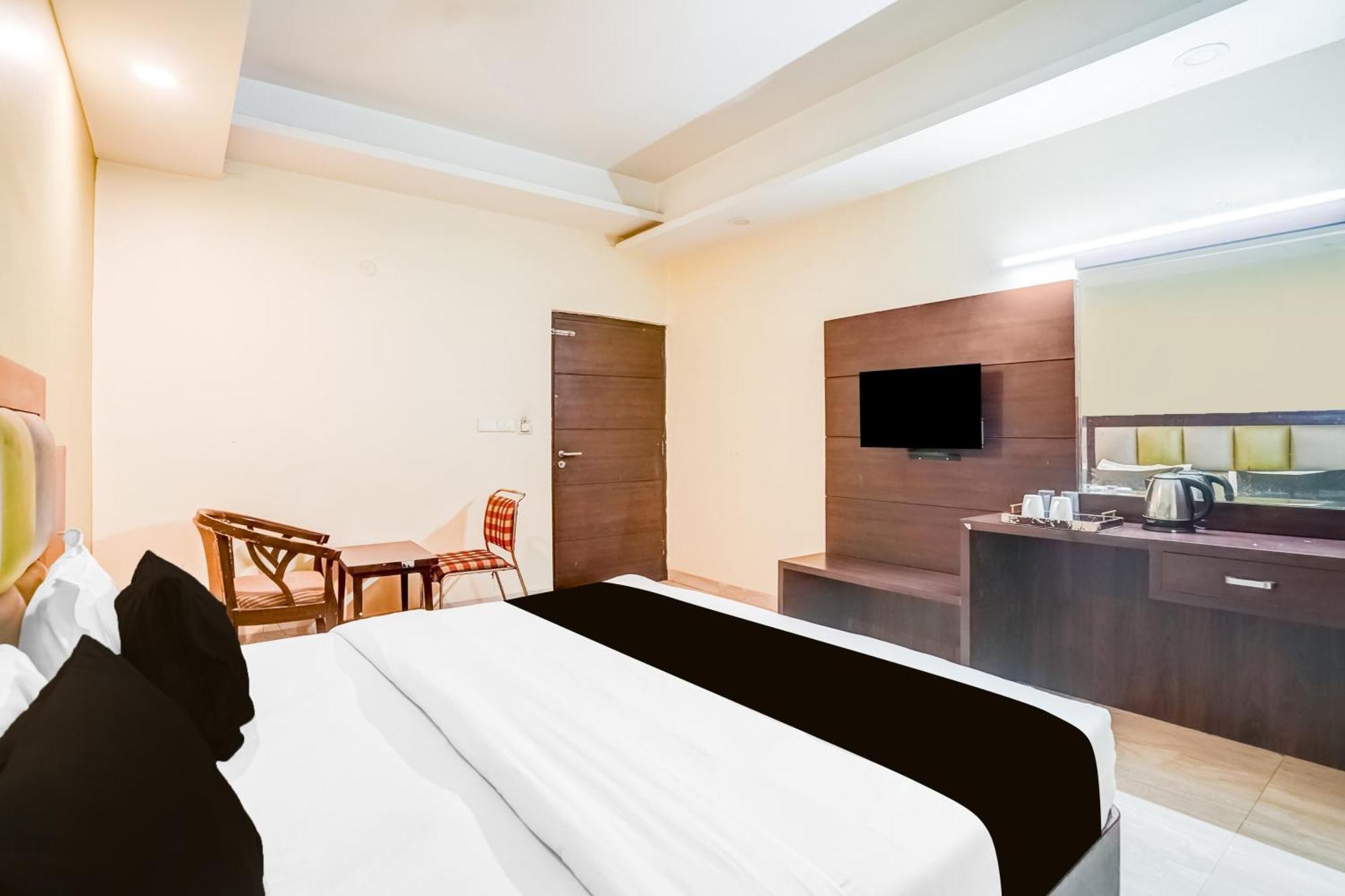 Super Townhouse Sikar Road Formerly Aroma * Jaipur