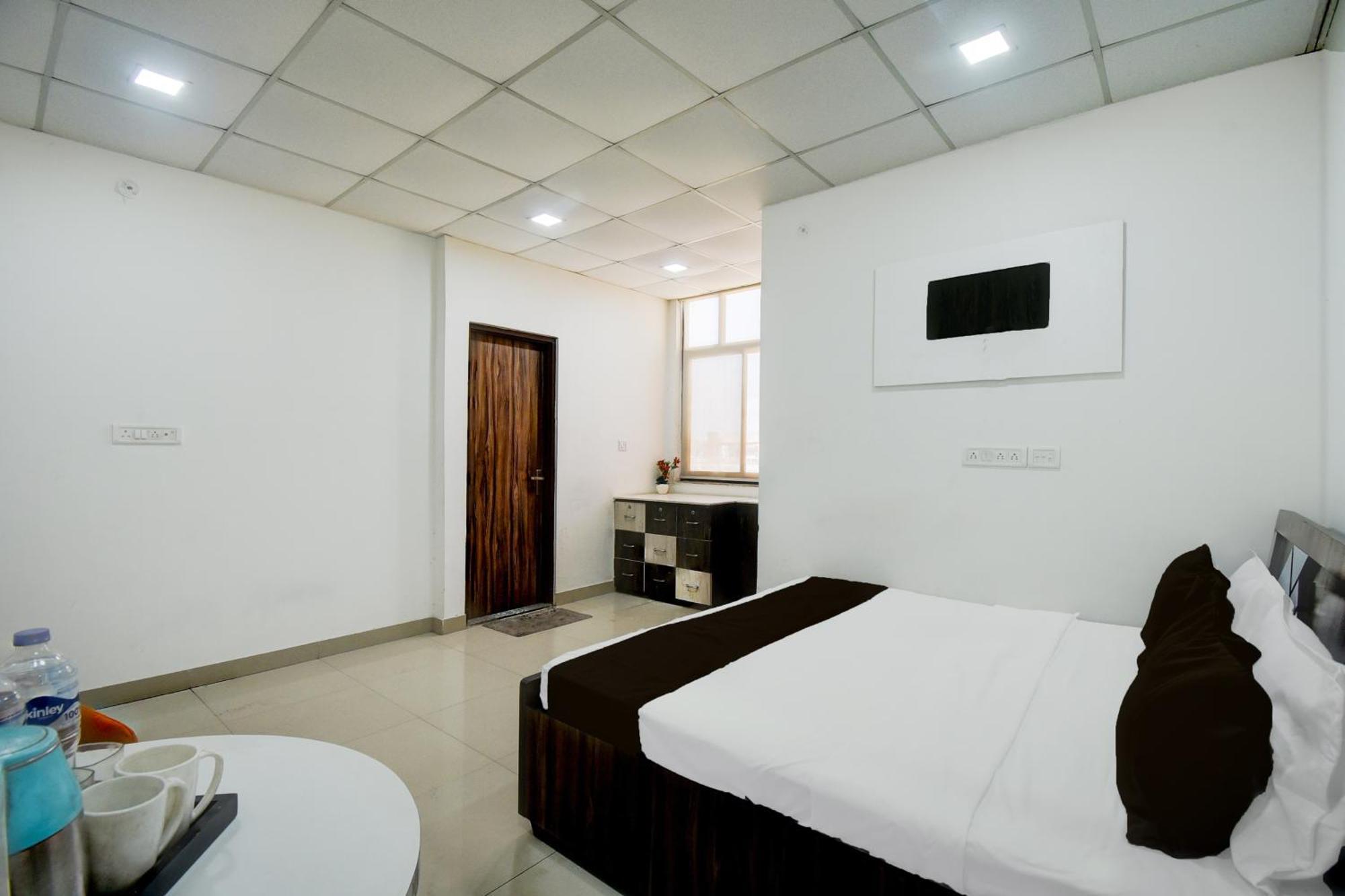 Hotel O Mumal Paradise