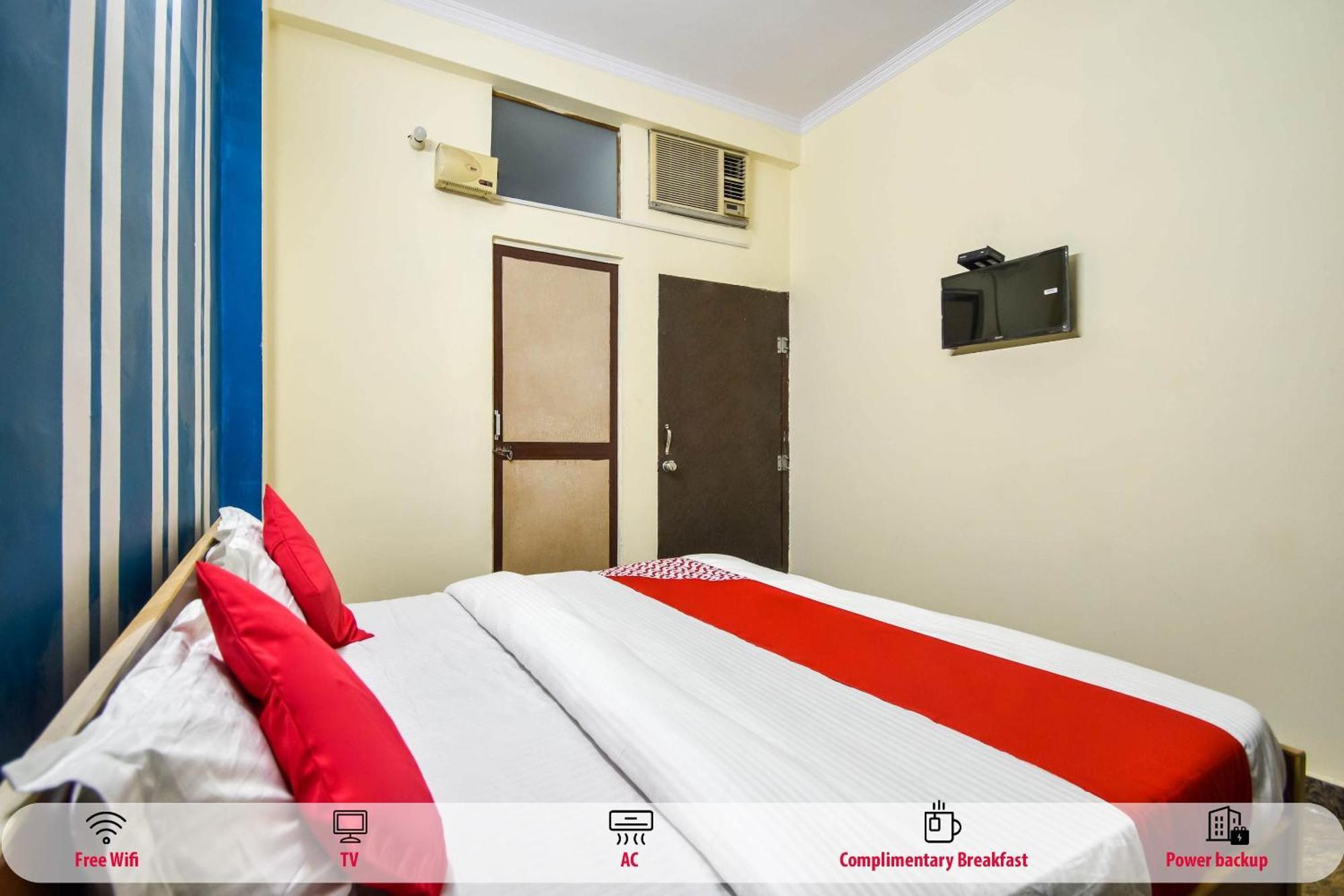 O Pragati Hotel 3*