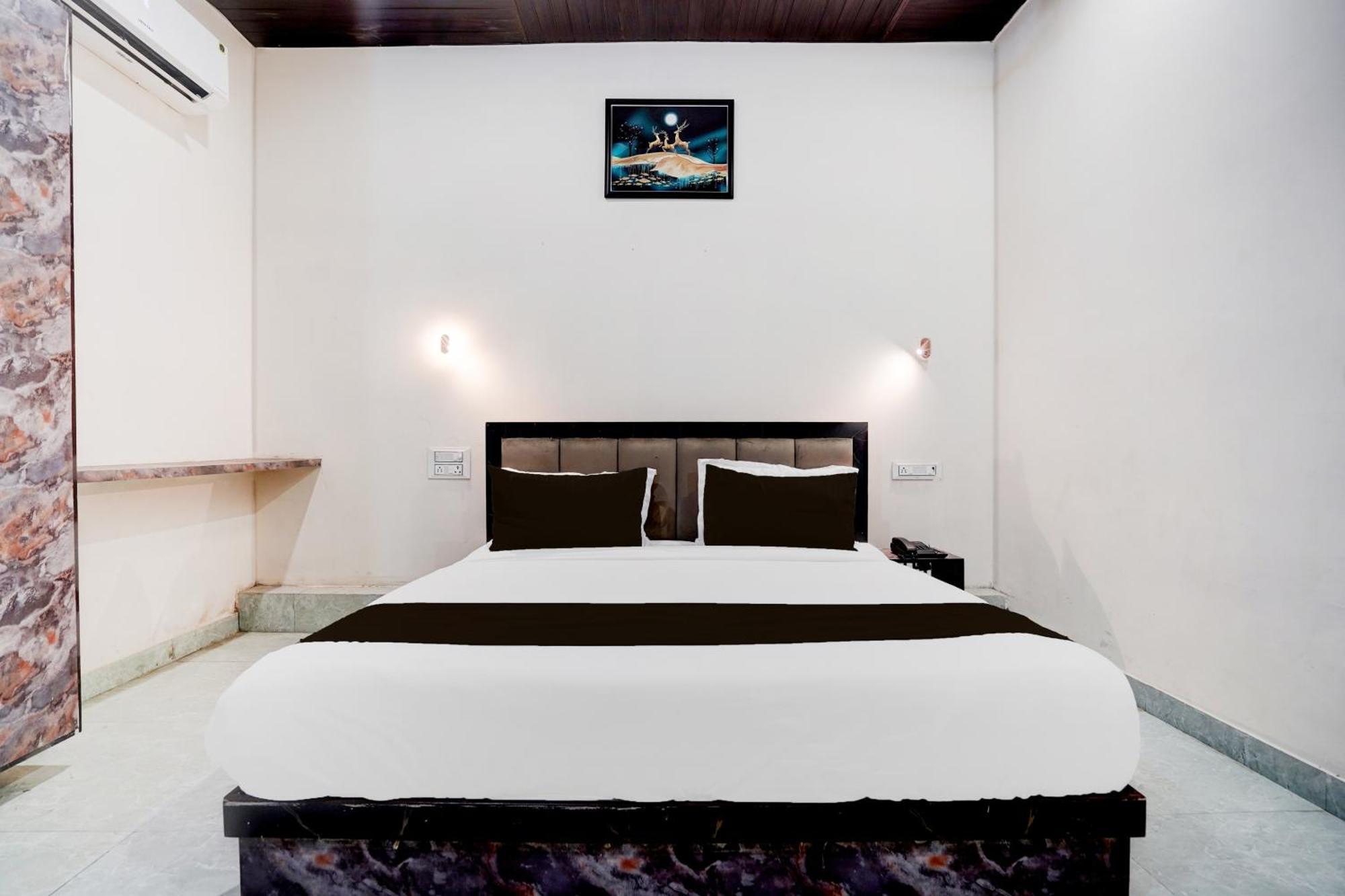 Hotel O Sunroof Hotel *