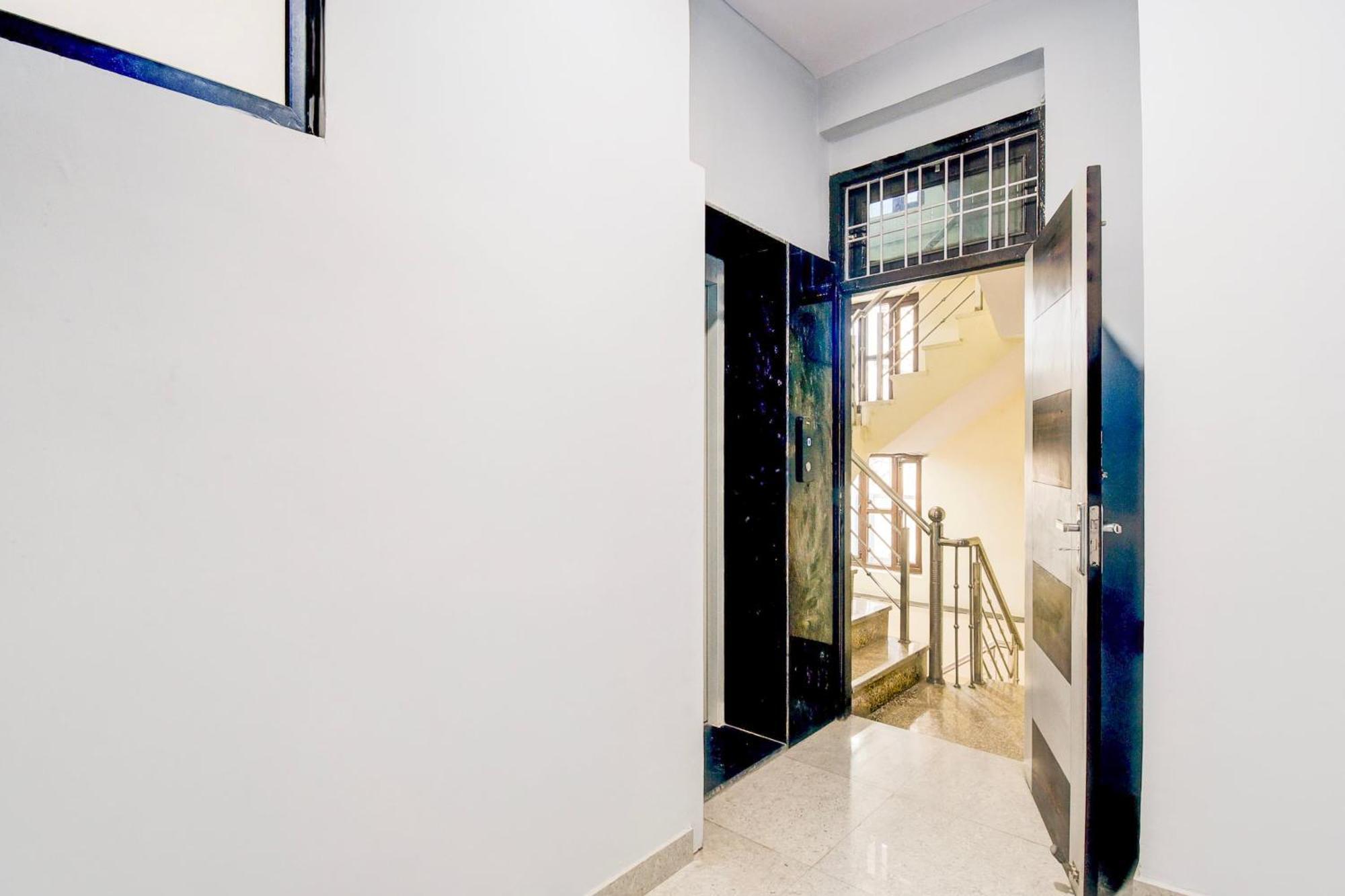 Hotel Collection O Pratapnagar Sector 16