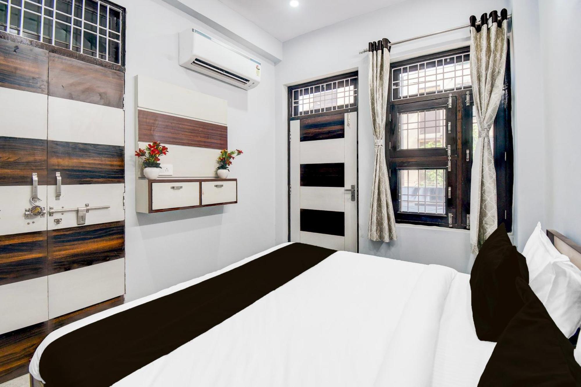 Collection O Pratapnagar Sector 16 Hotel