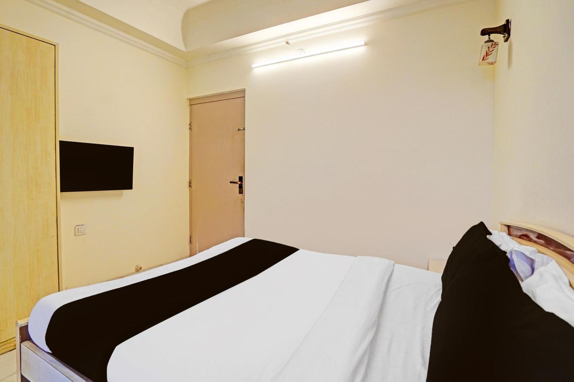 Townhouse Oak Nirman Nagar Mansarovar Formerly The Tulip Regency Hotel *