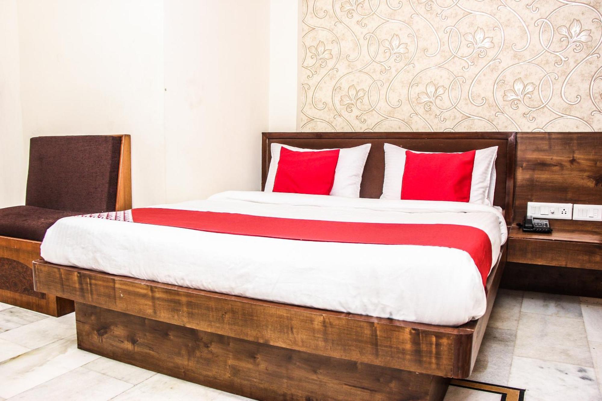Hotel Collection O Chawla 4*