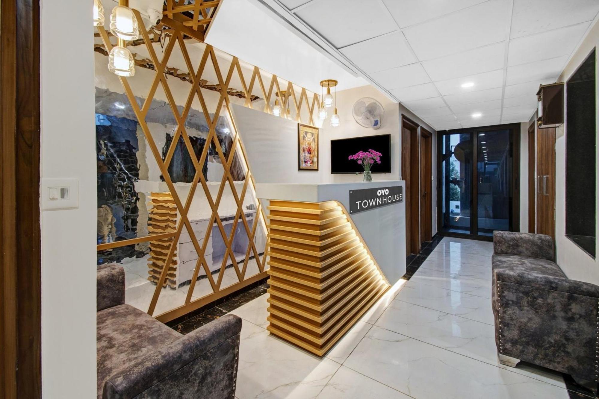 Hotel Townhouse Oak Rudra