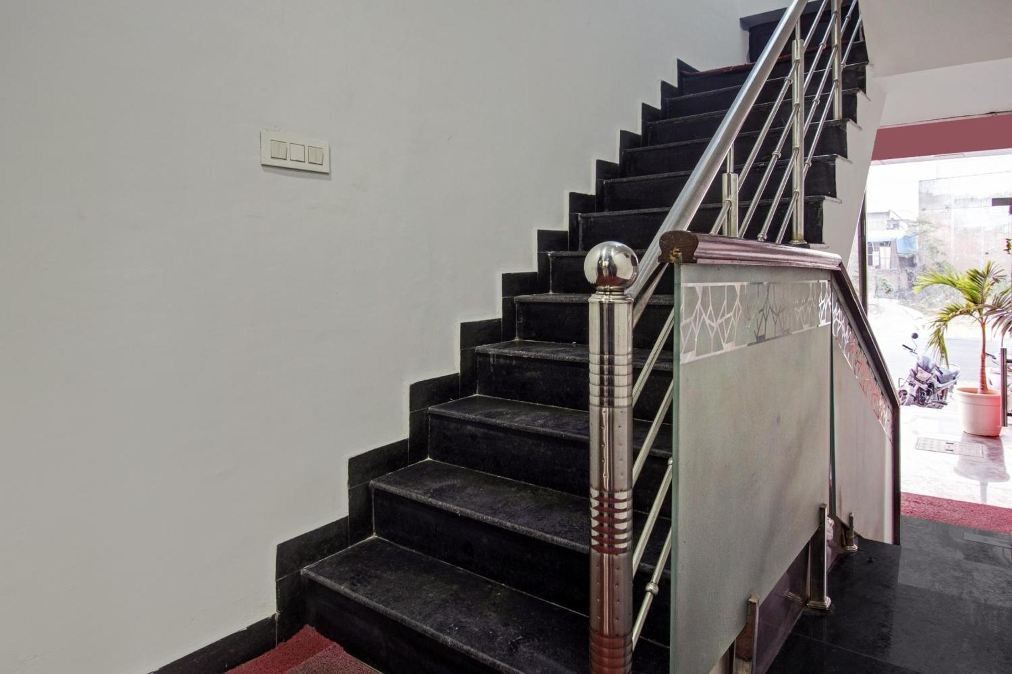 Hotel Townhouse The Lotus