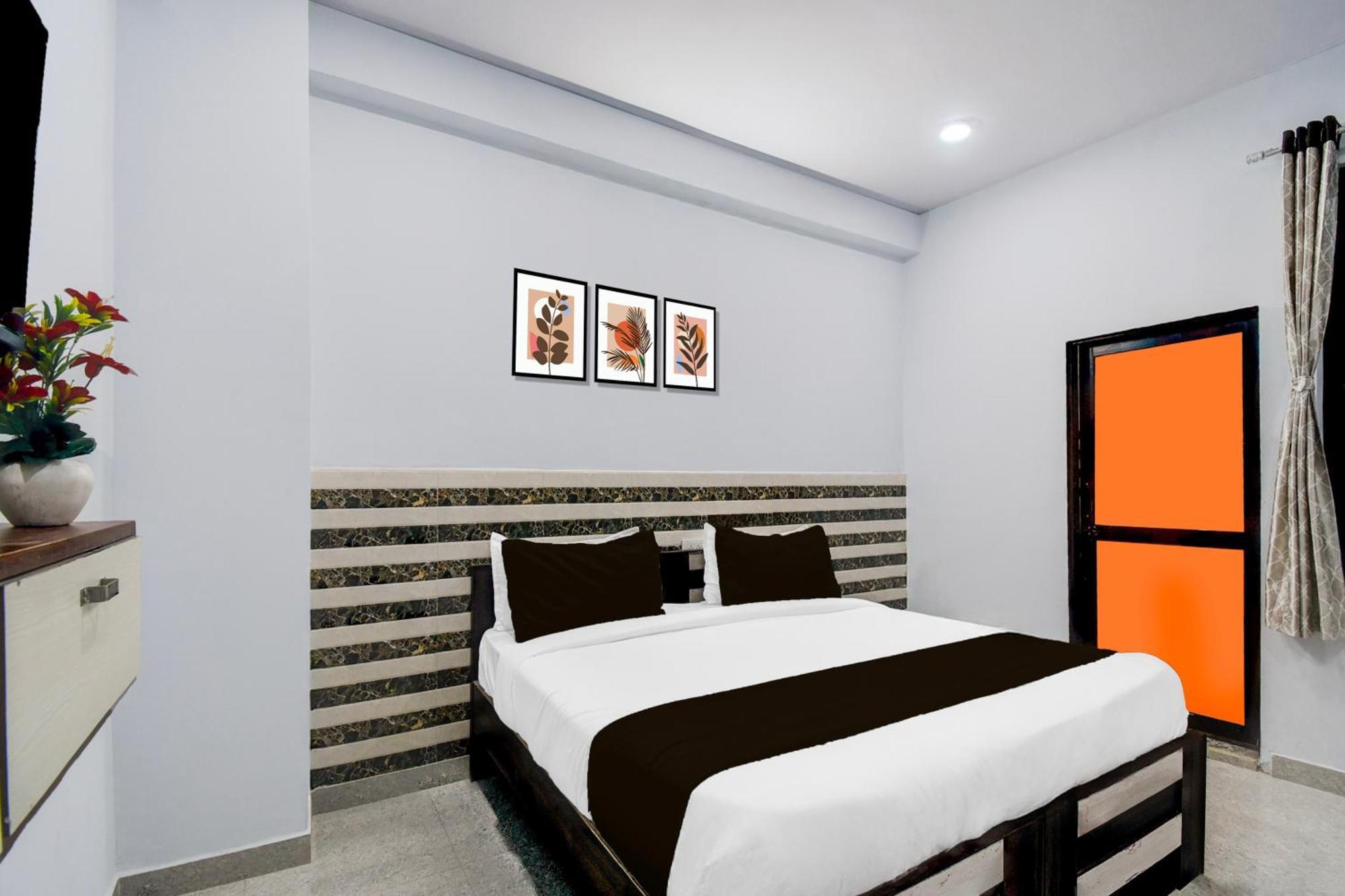 Hotel Collection O Pratapnagar Sector 16 *