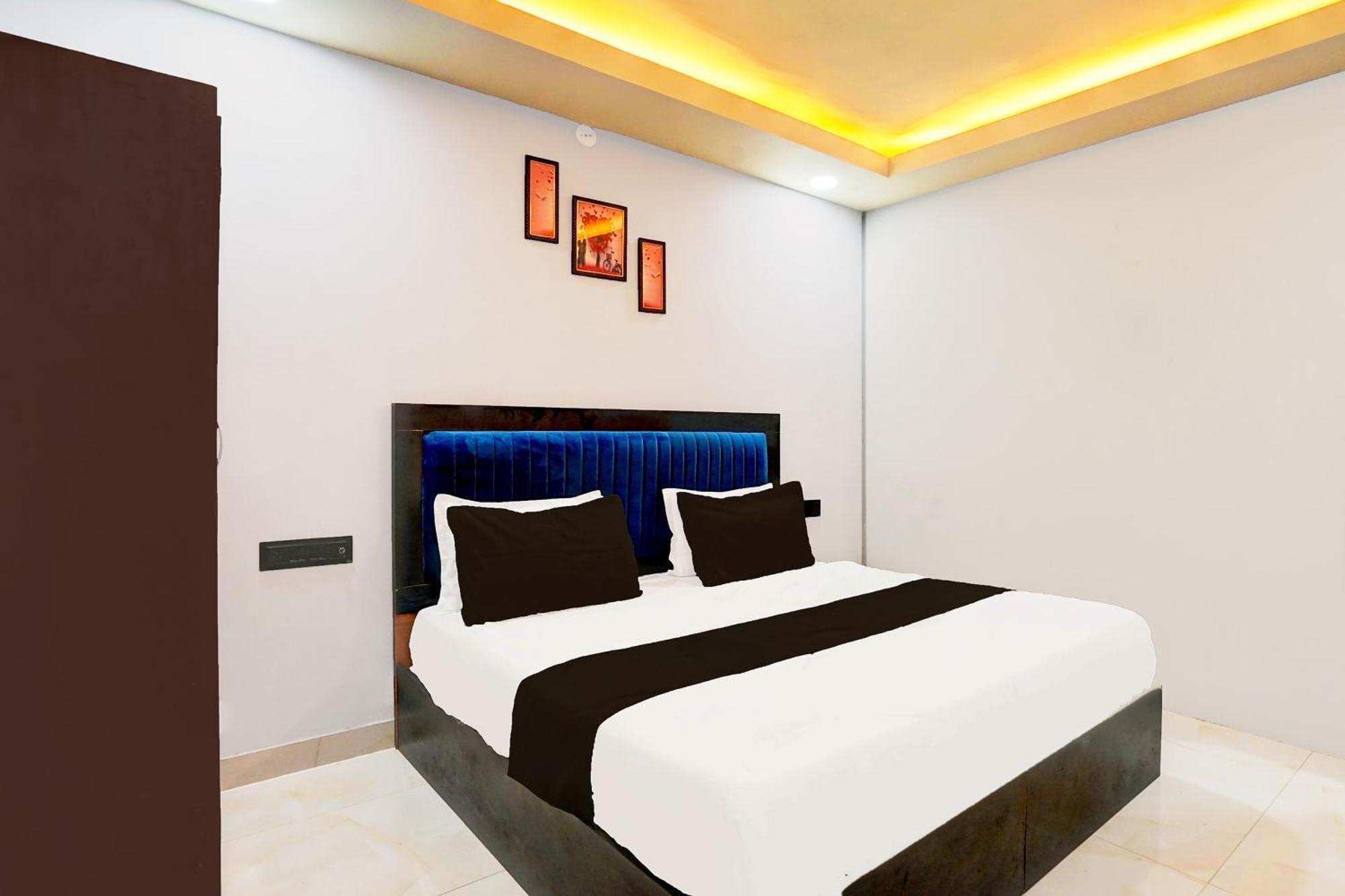 O Blue Moon Hotel