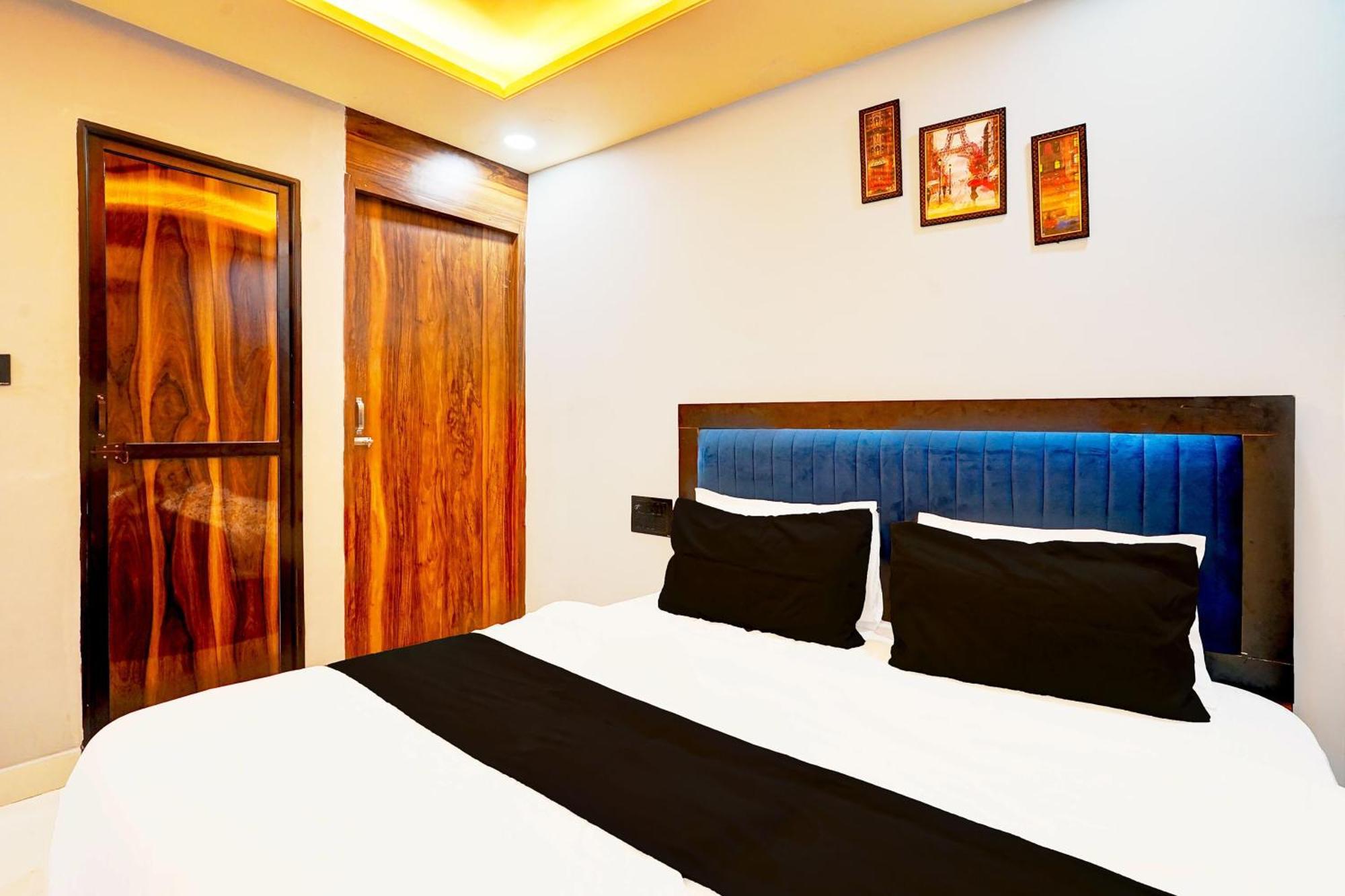 O Blue Moon Hotel