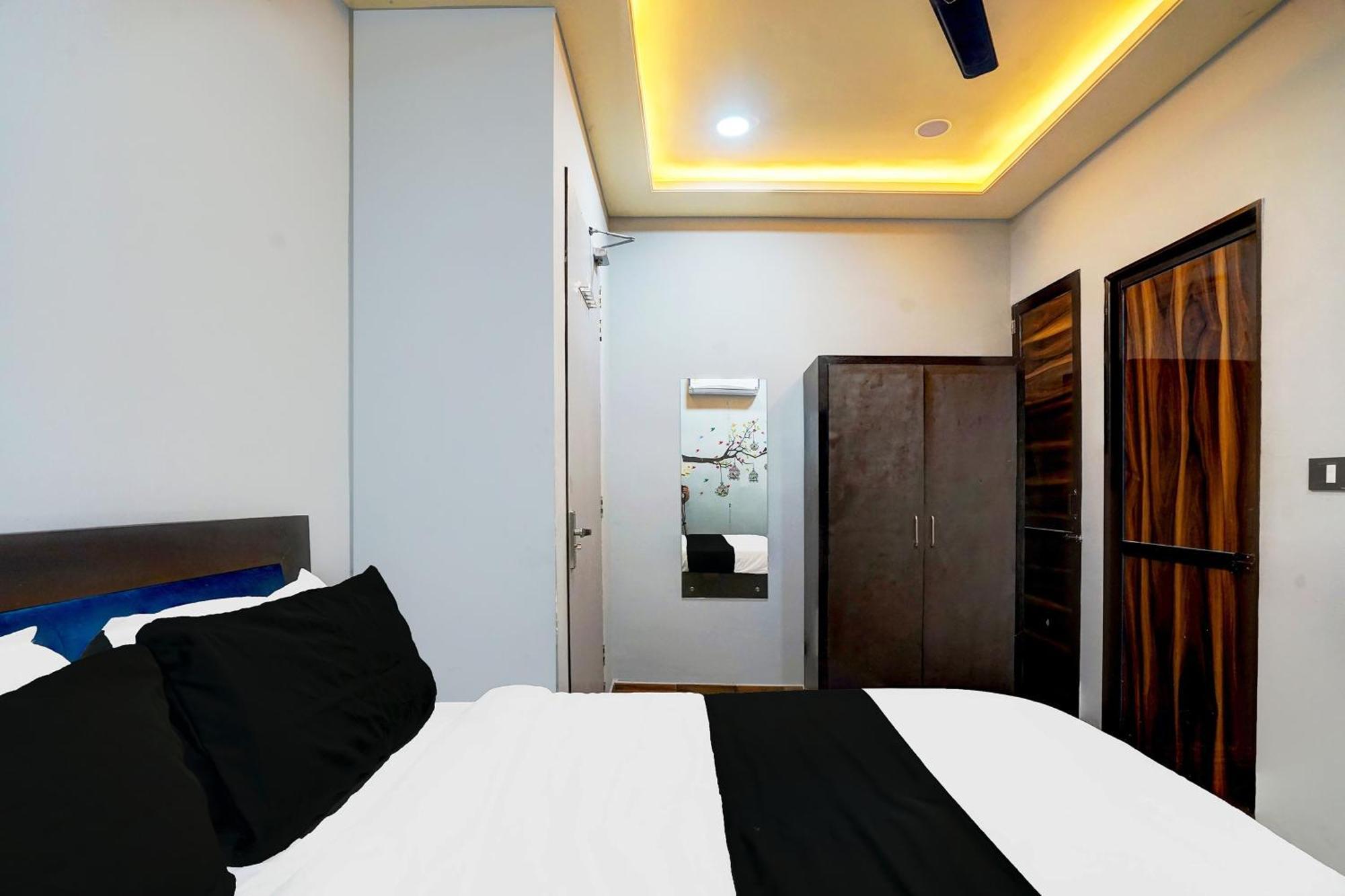 Hotel O Blue Moon