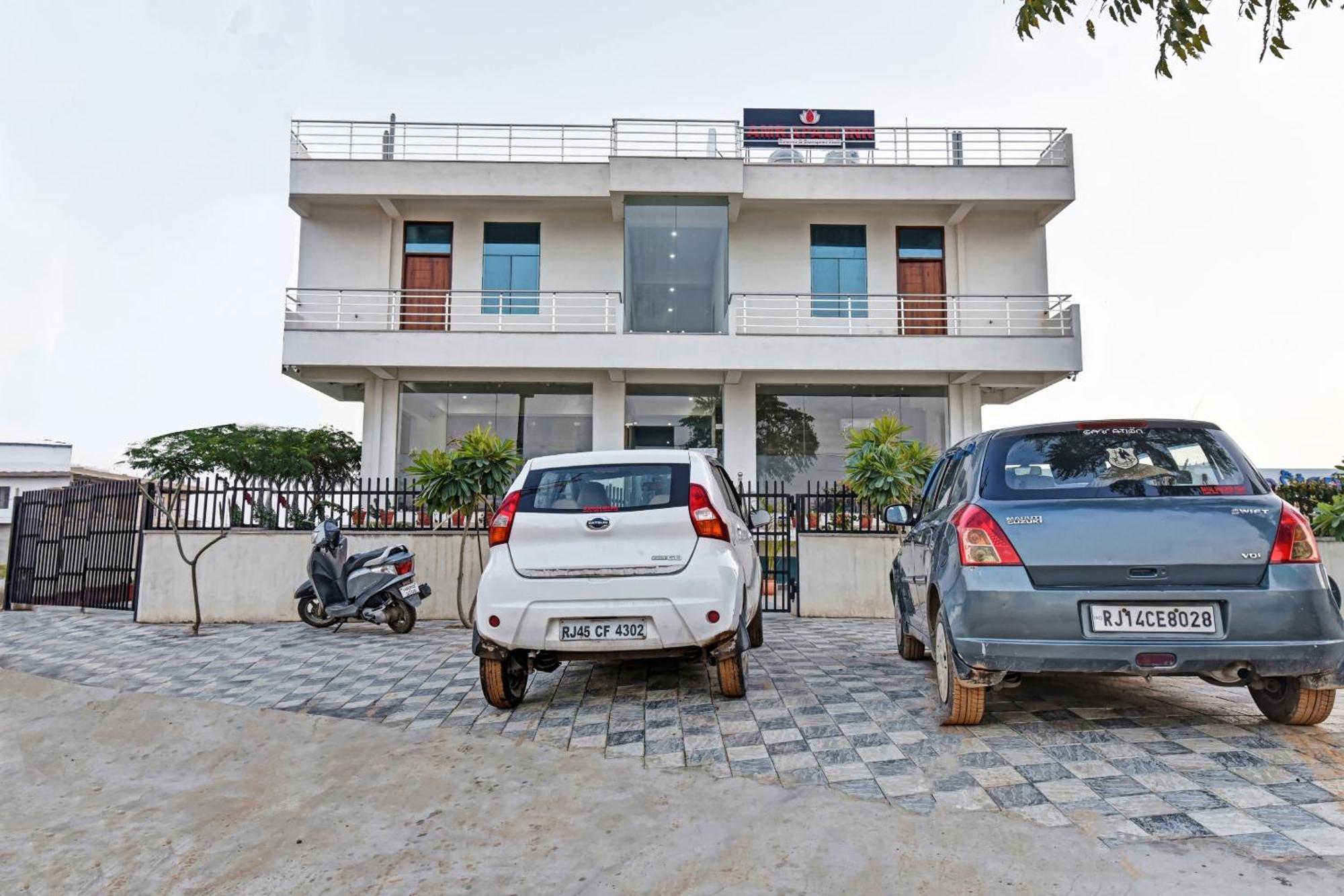 O Amrapali Hotel 4*