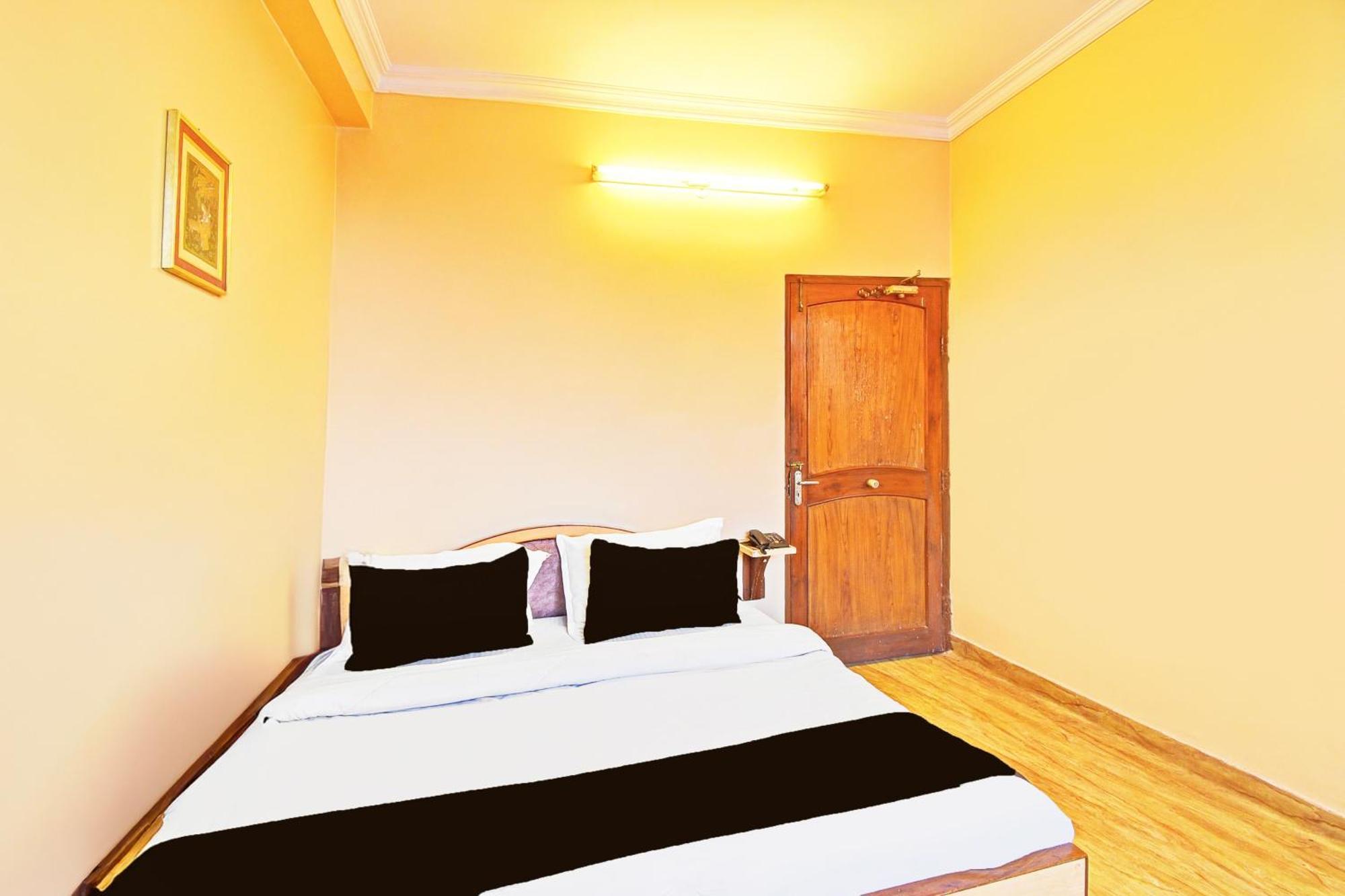 Hotel Super Collection O Hathroi Market Near Dhuleshwar Garden Formerly Rishi Jaipur