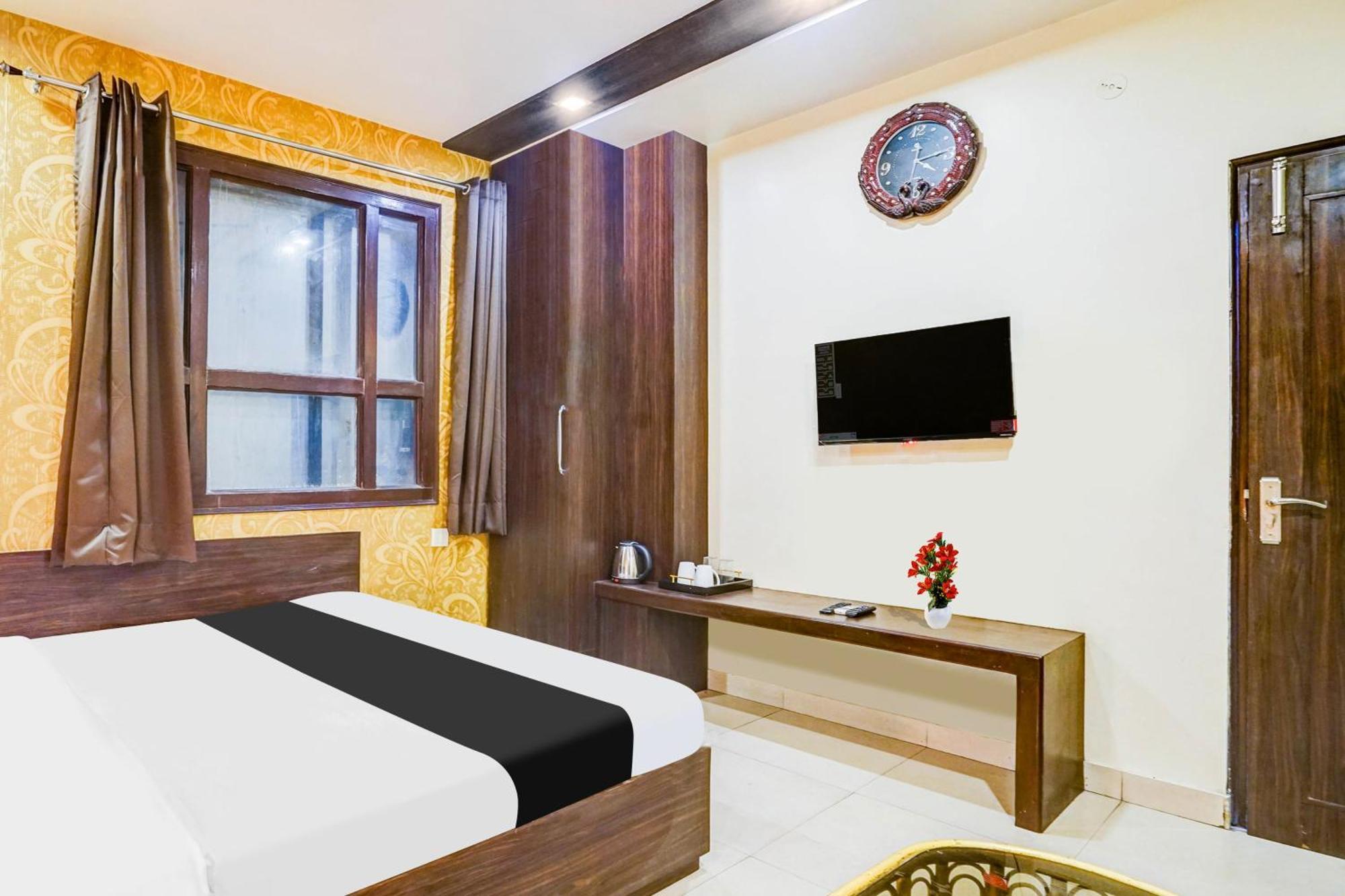 Super Collection O Sindhi Camp Formerly Abhinandan Hotel