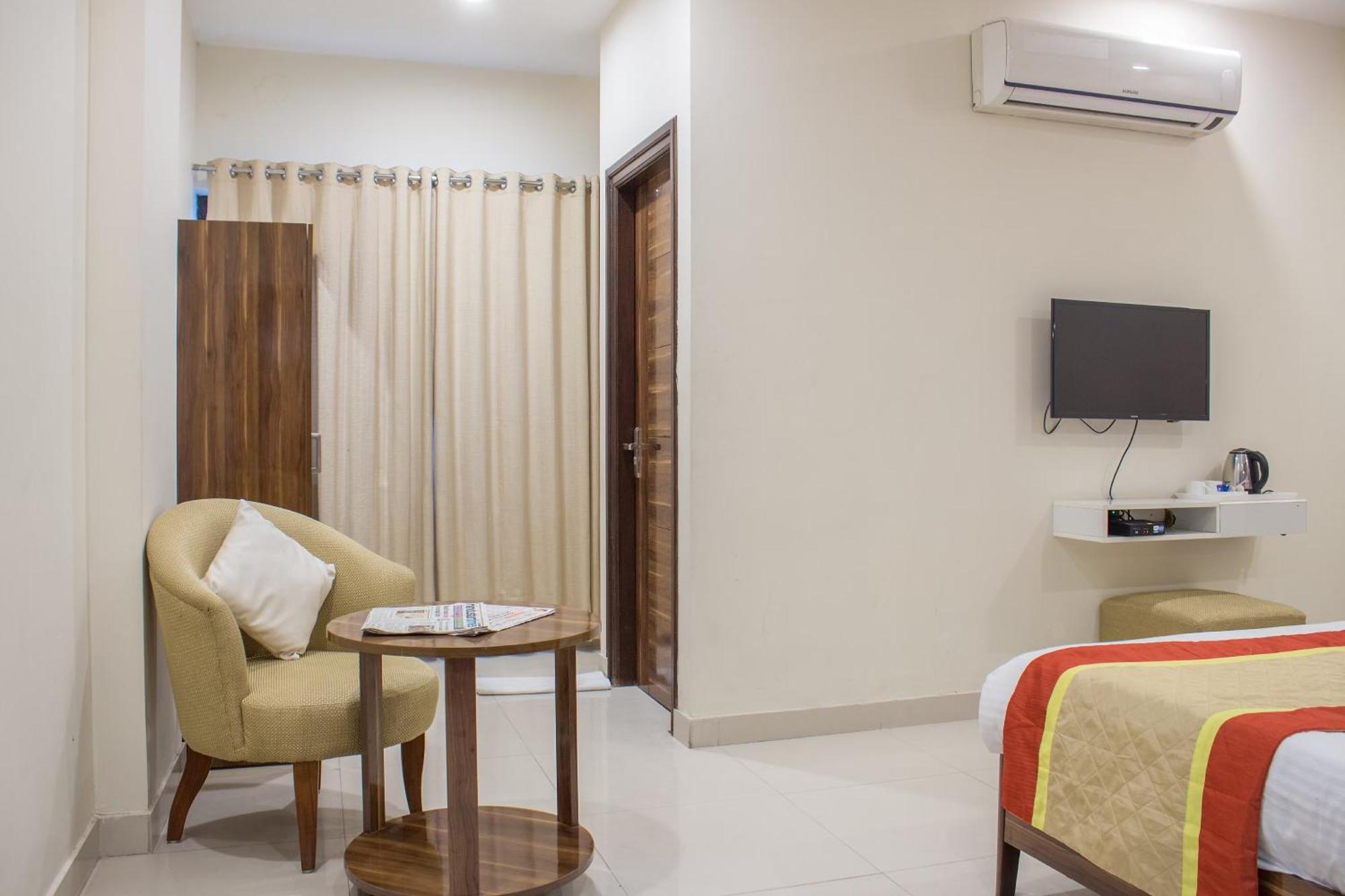 Cosmos Raj Plaza Hotel Jaipur