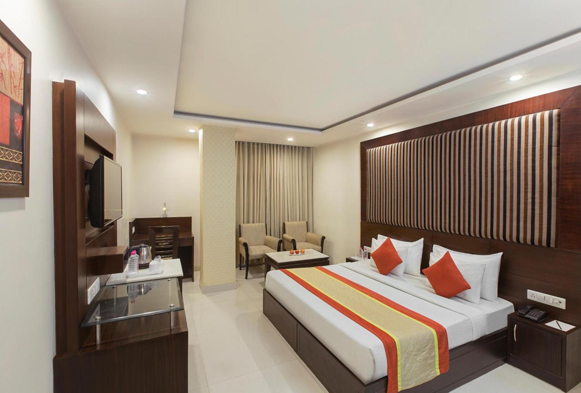 Cosmos Raj Plaza