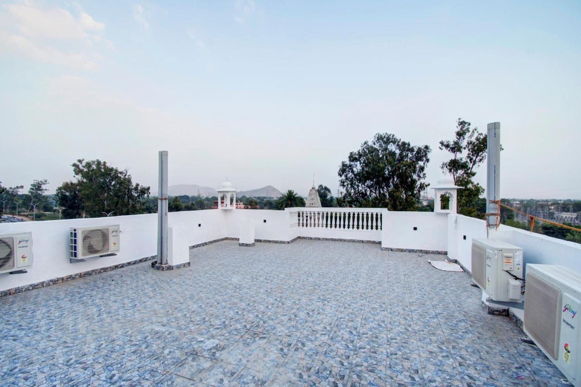 Hotel O Moon Mahal Jaipur