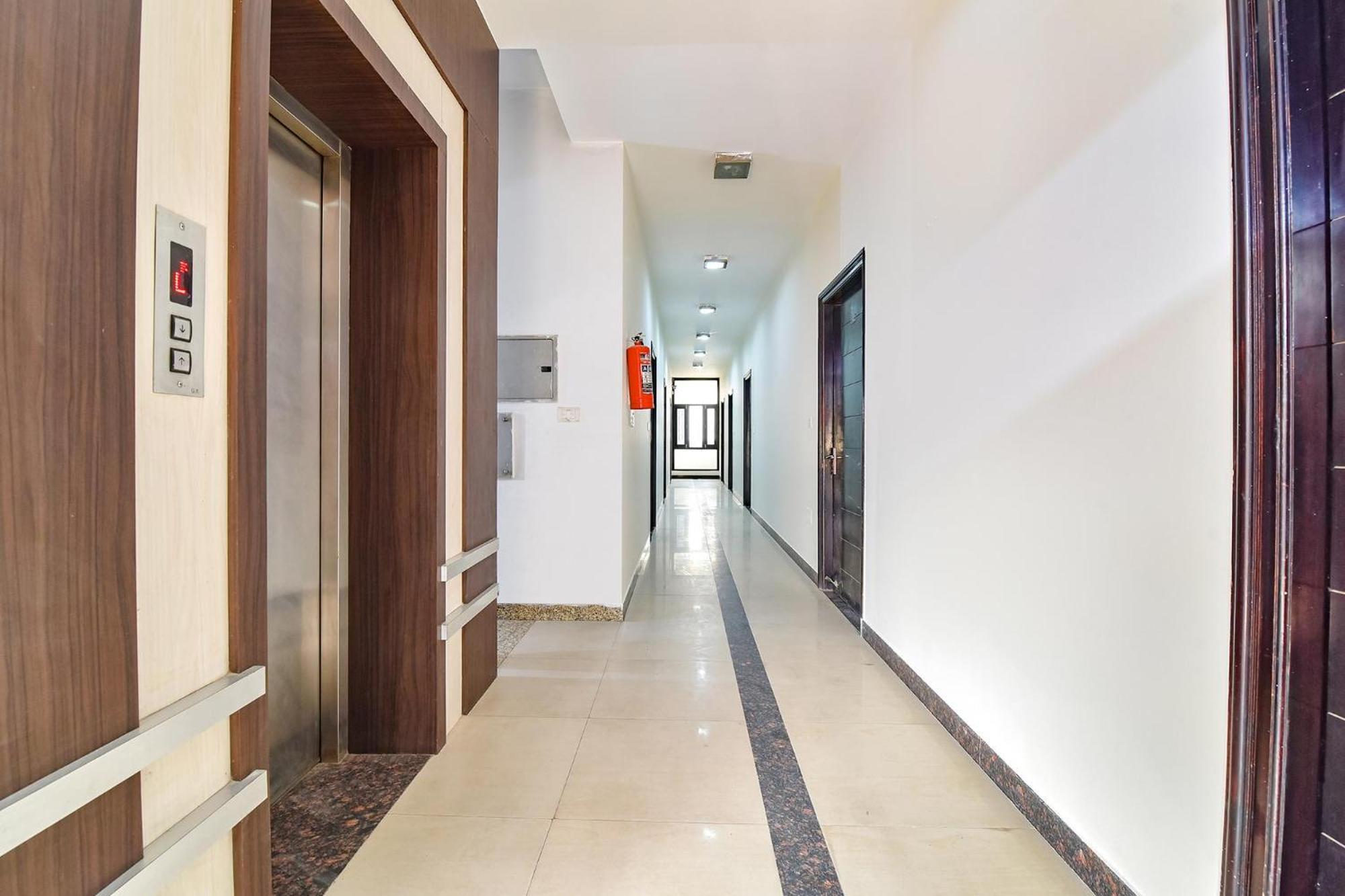 Hotel Fabhotel Rushank Residency