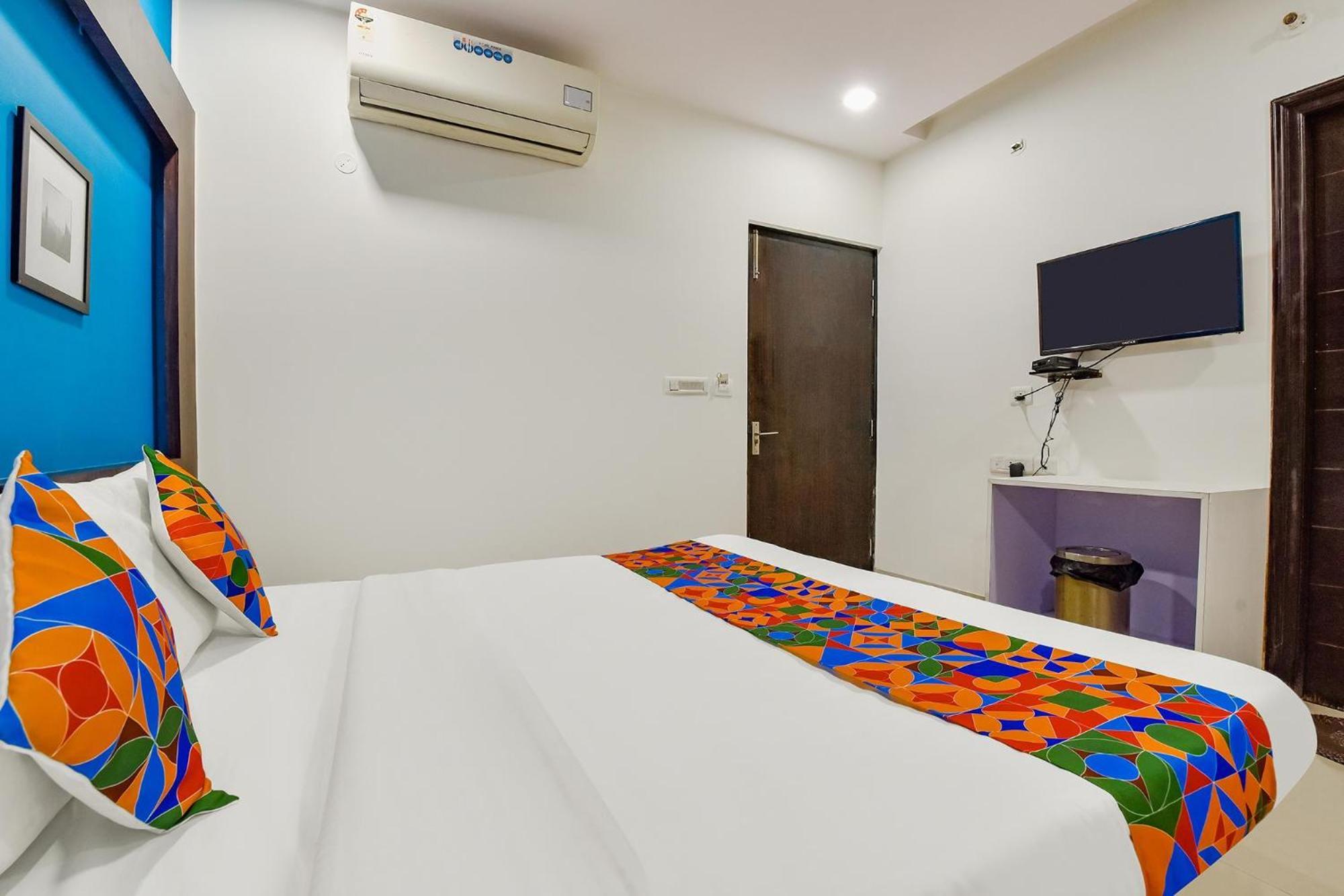 Hotel Fabhotel Rushank Residency 3*