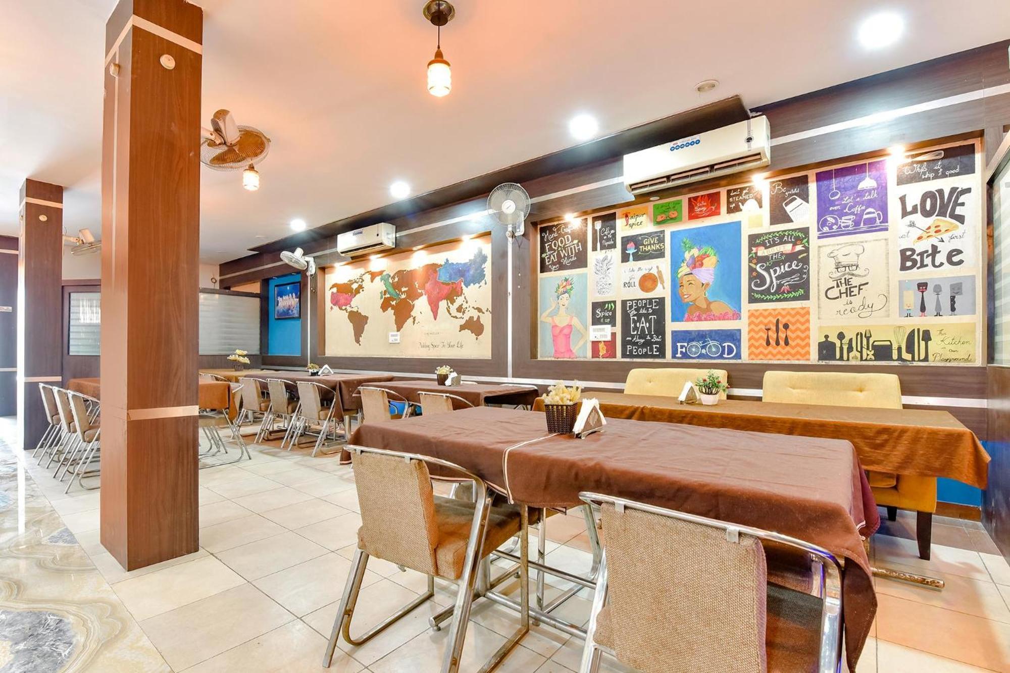 Hotel Fabhotel Rushank Residency
