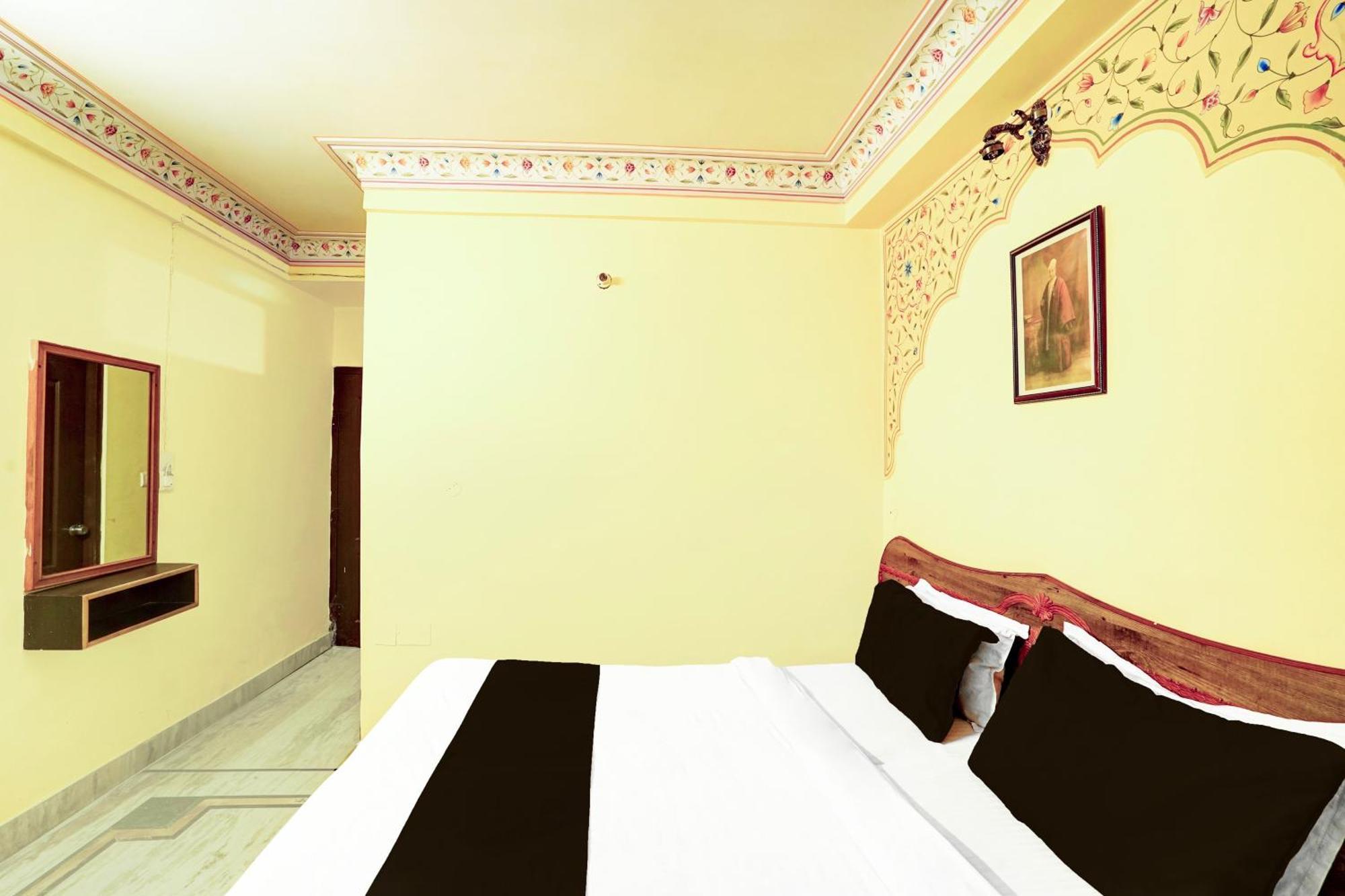 Collection O Gangapole Amer Road Formerly Rewa Garh * Jaipur