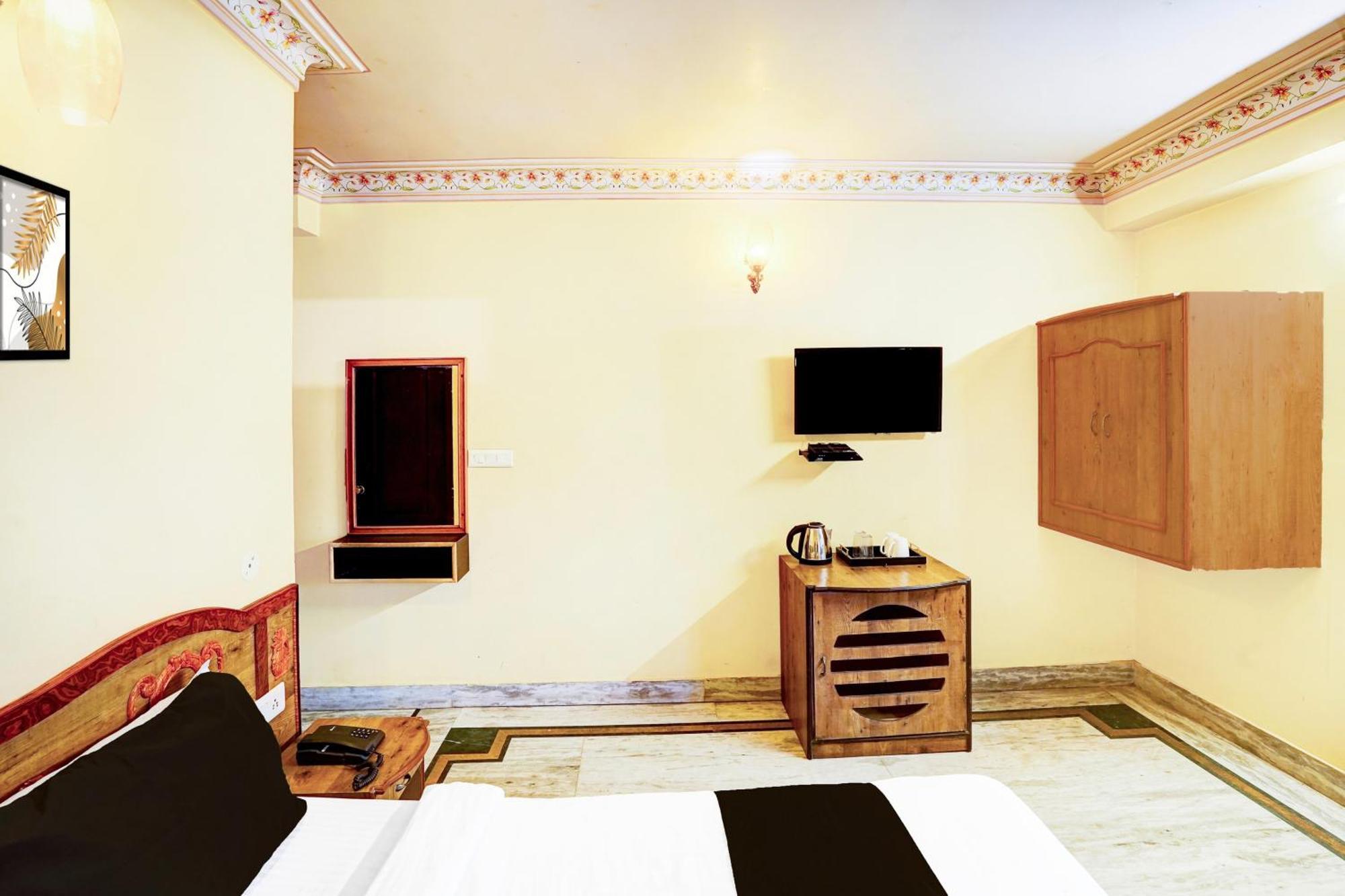 Collection O Gangapole Amer Road Formerly Rewa Garh Hotel